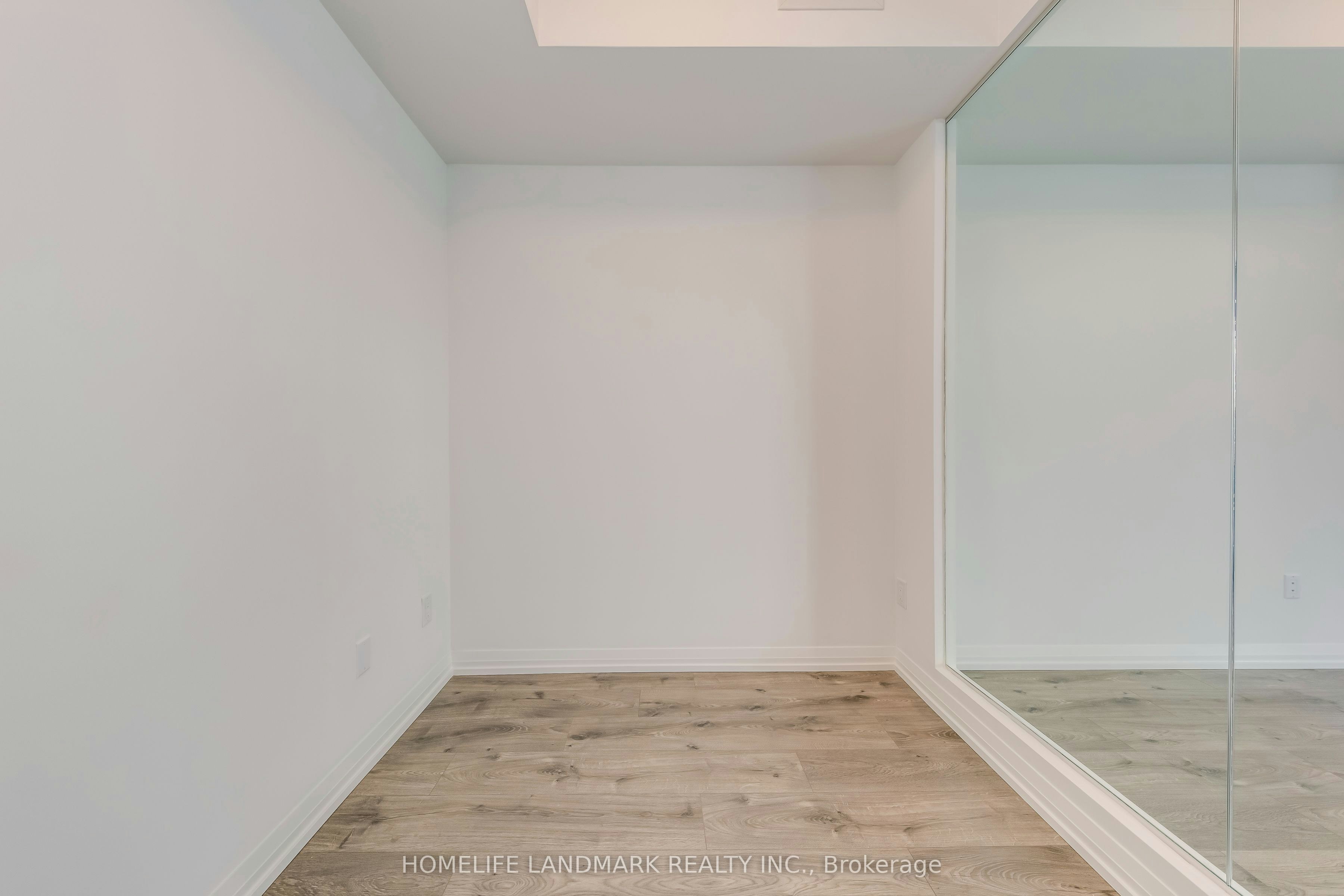 2411-8 Widmer Street, Toronto, ON, M5V 0W6 - 14