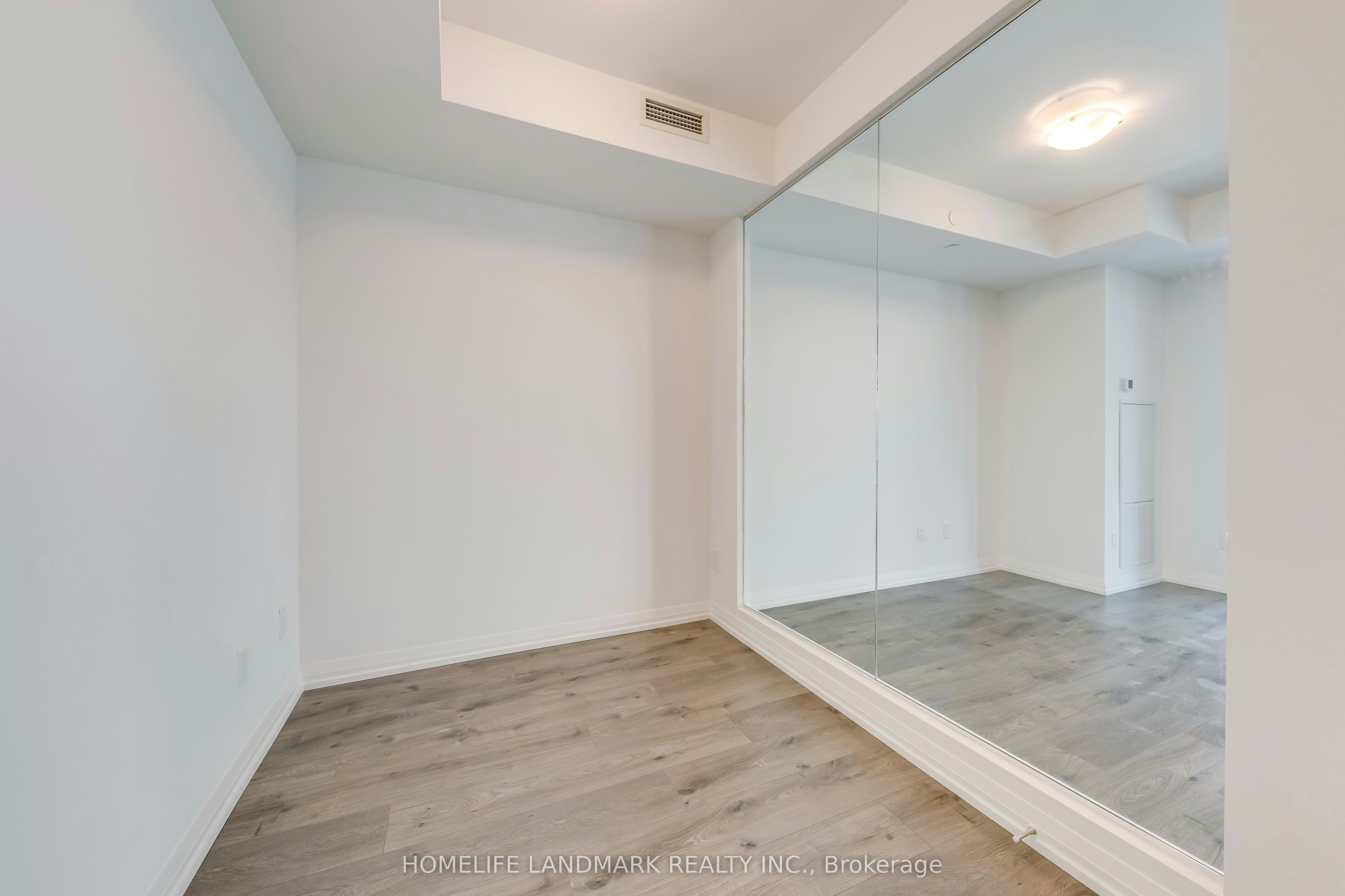 2411-8 Widmer Street, Toronto, ON, M5V 0W6 - 15
