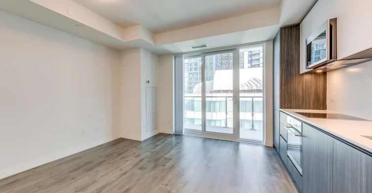2411-8 Widmer Street, Toronto, ON, M5V 0W6 - 3