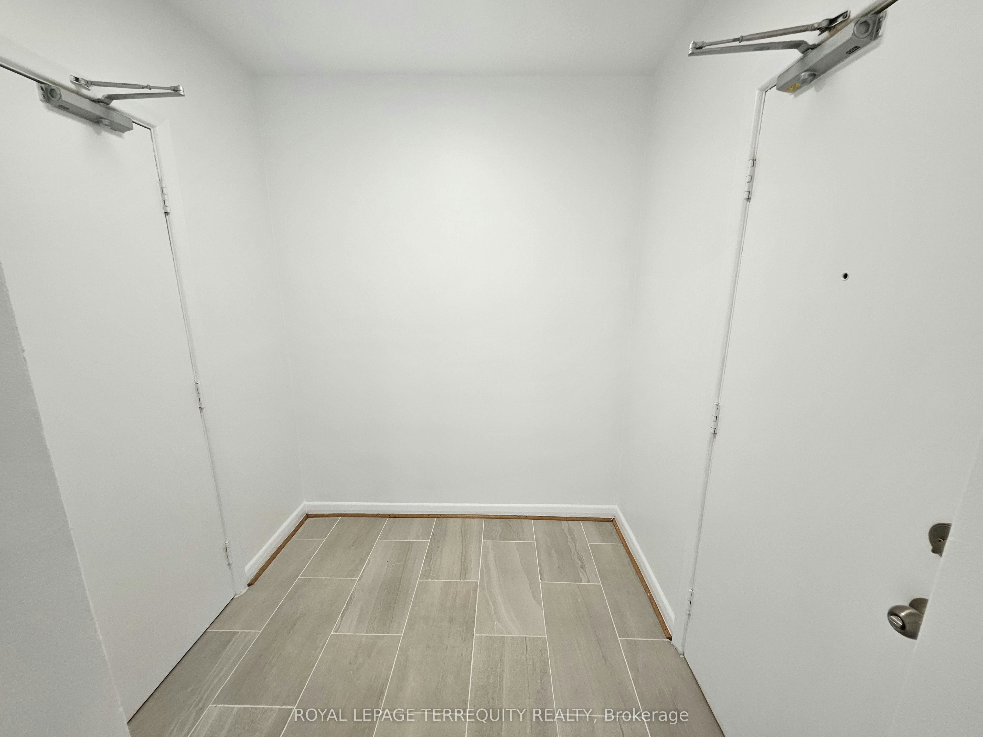 3-401 Winnett Avenue, Toronto, ON, M6C 3M2 - 8