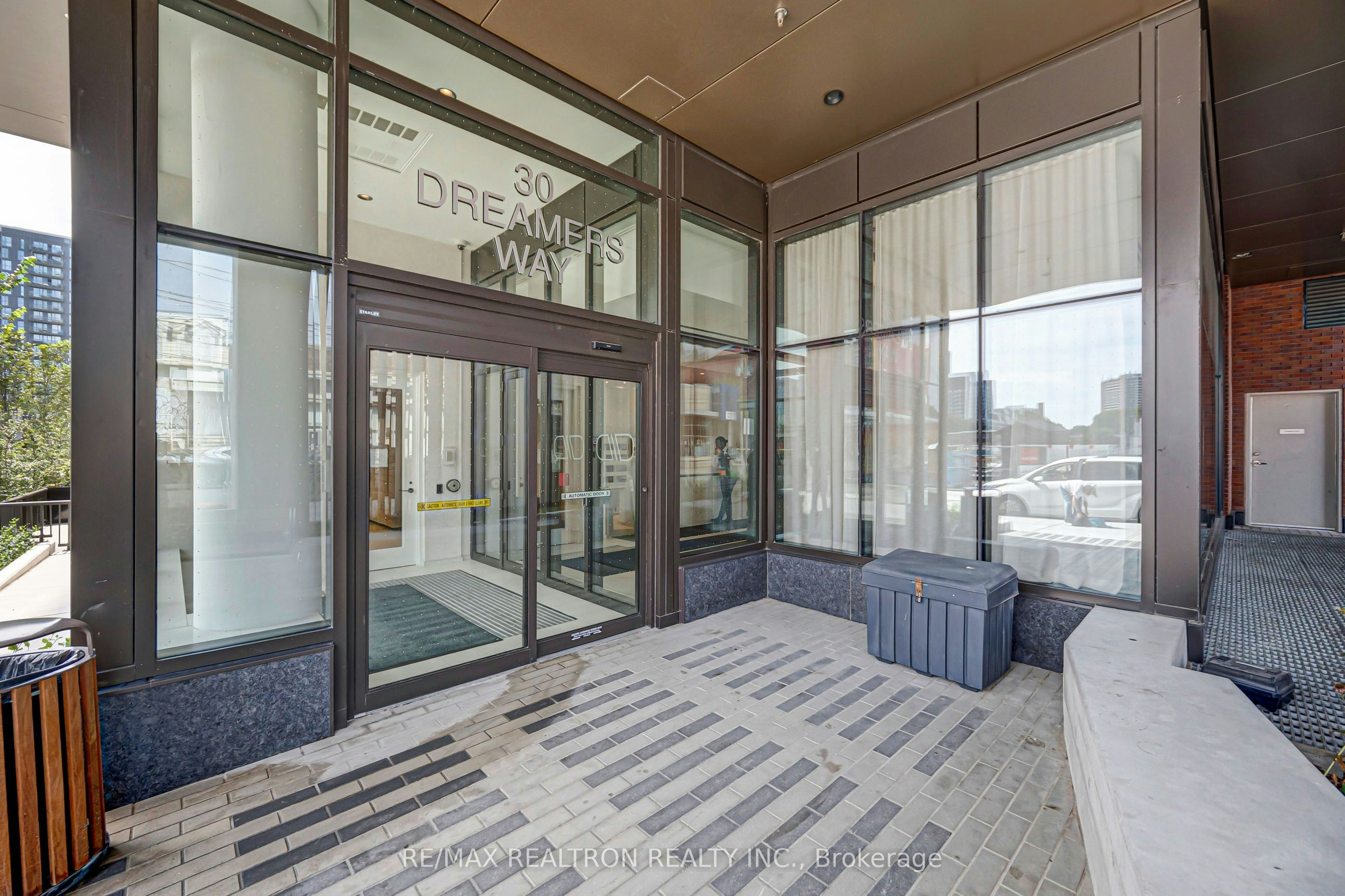 543-30 Dreamers Way, Toronto, ON, M5A 0Y7 - 2