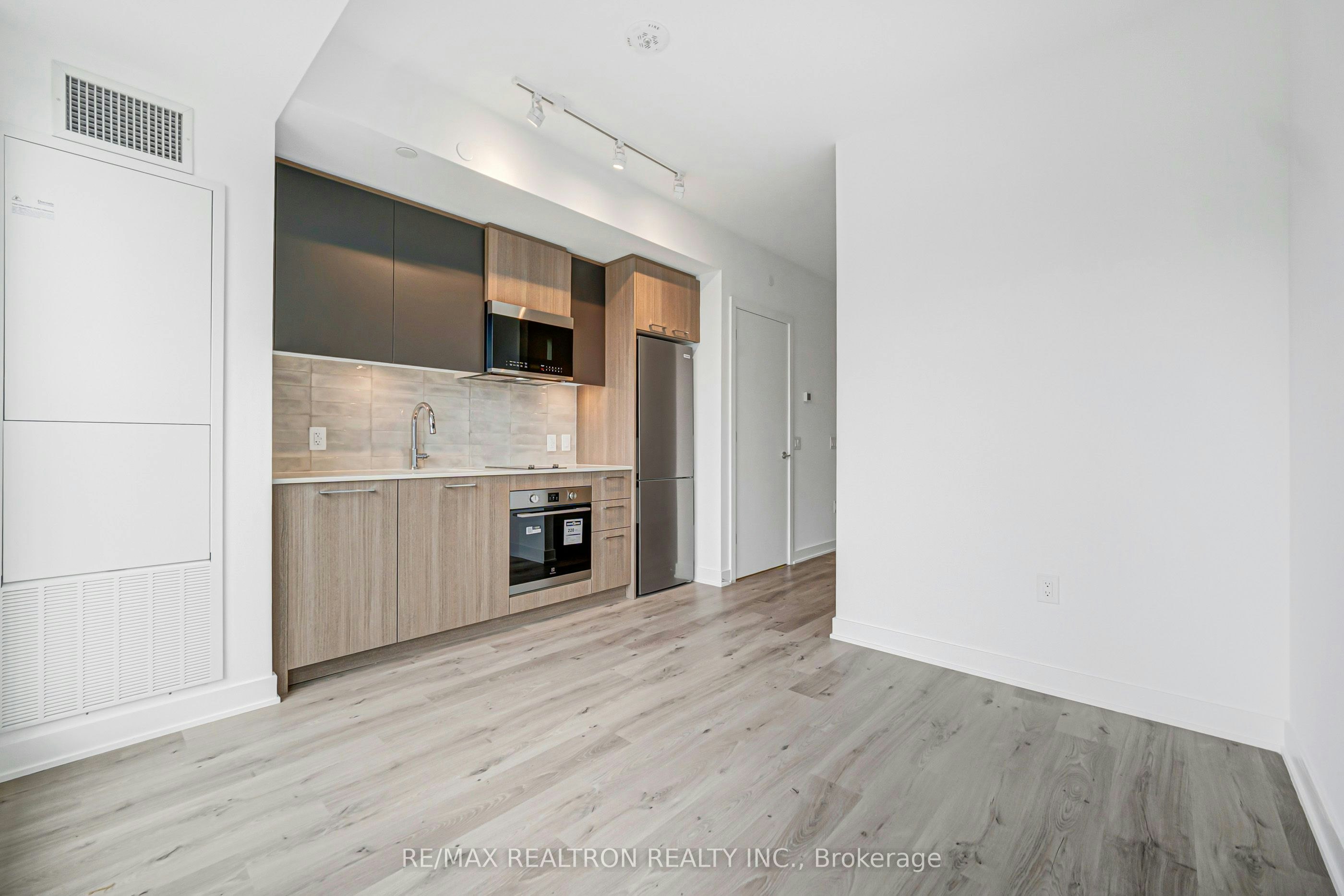 543-30 Dreamers Way, Toronto, ON, M5A 0Y7 - 25