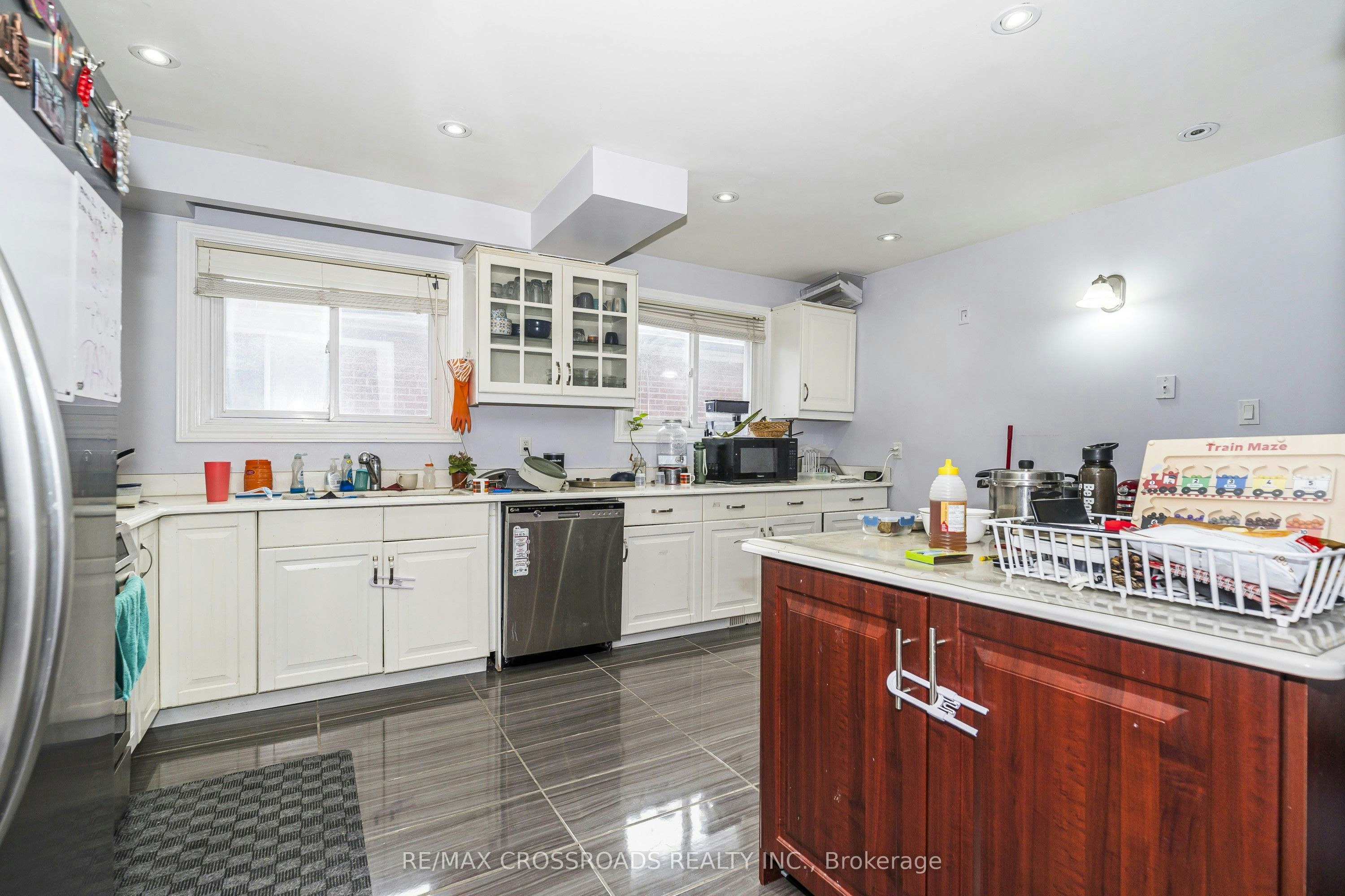 14 Reiber Crescent, Toronto, ON, M2H 1C4 - 8
