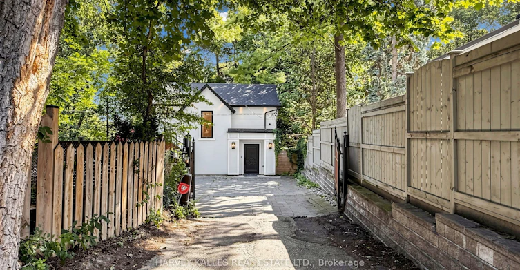 23A Donwoods Drive, Toronto, ON, M4N 2E9 - 2