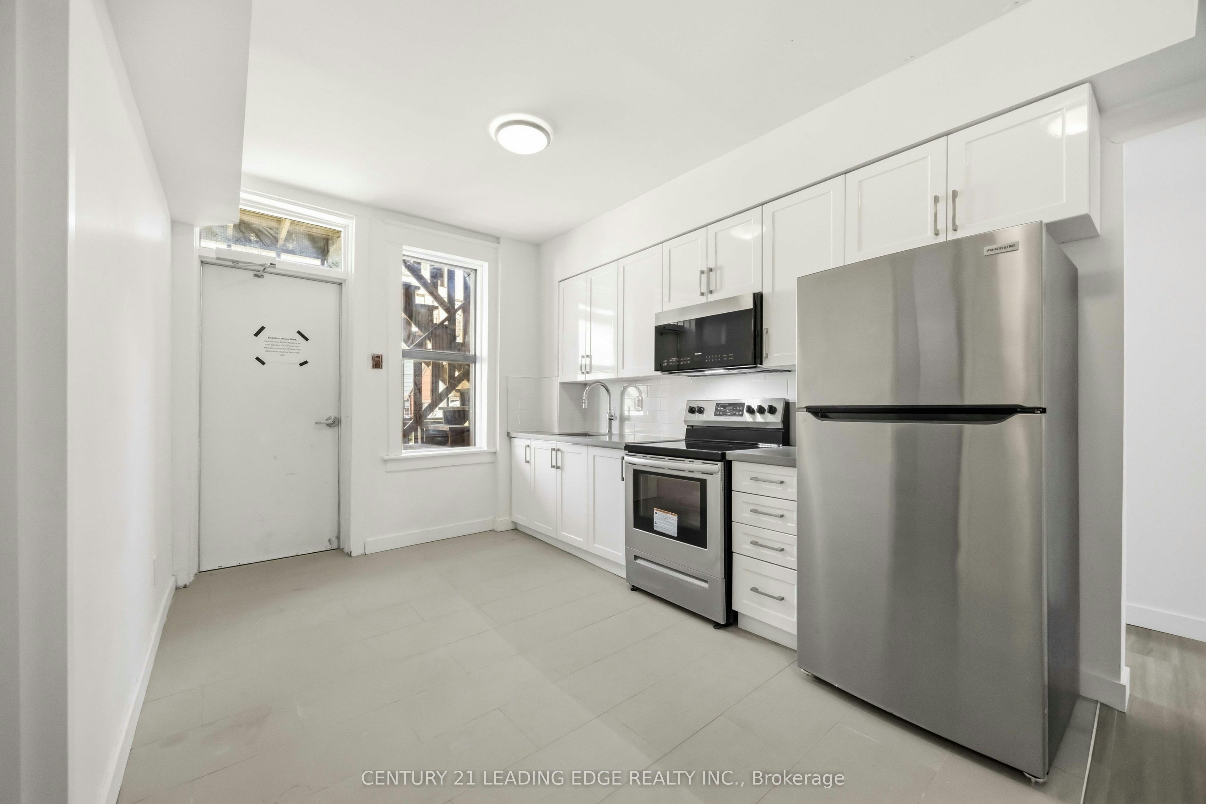 3-1 A Leonard Avenue, Toronto, ON, M5T 2P8 - 4