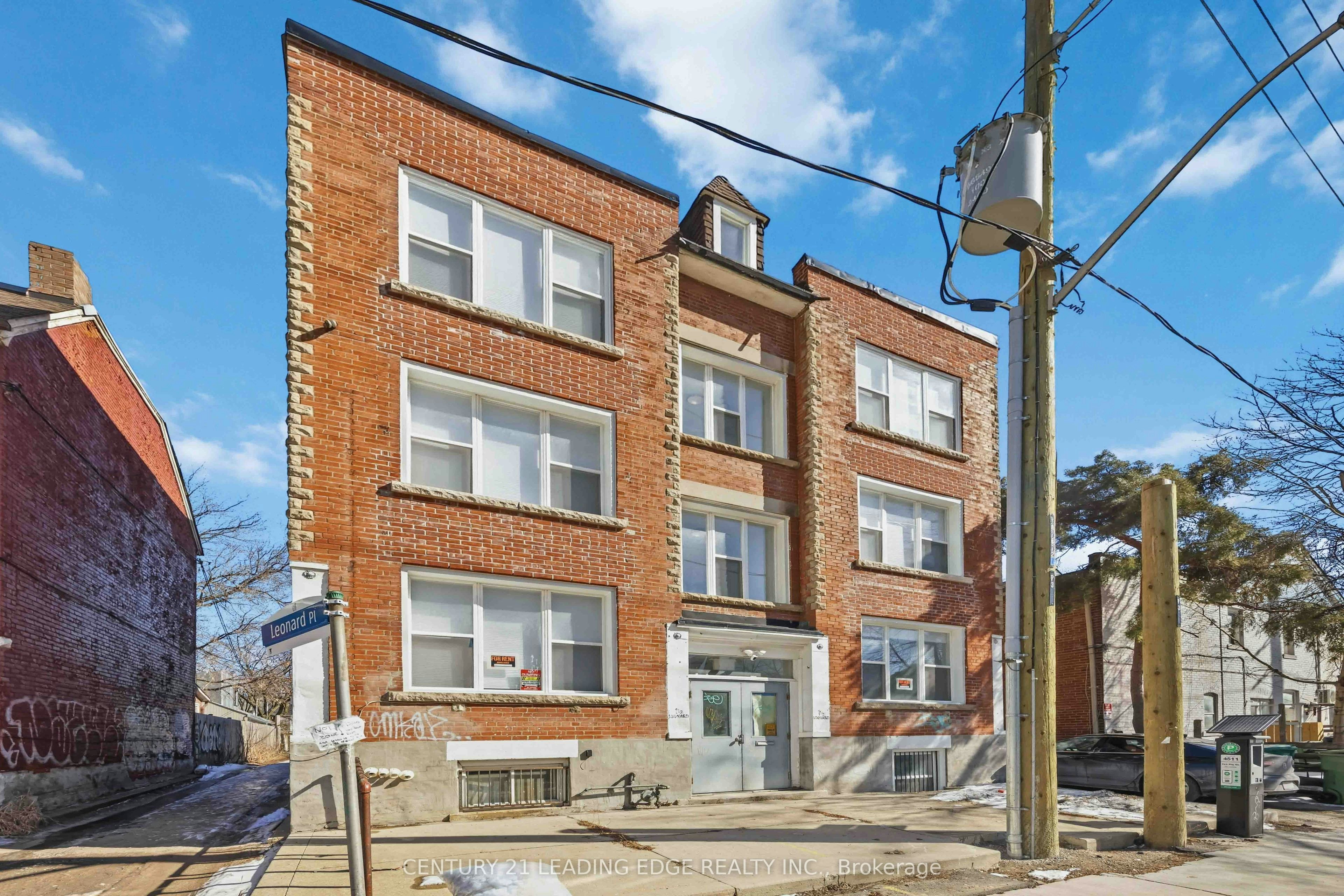 3-1 A Leonard Avenue, Toronto, ON, M5T 2P8