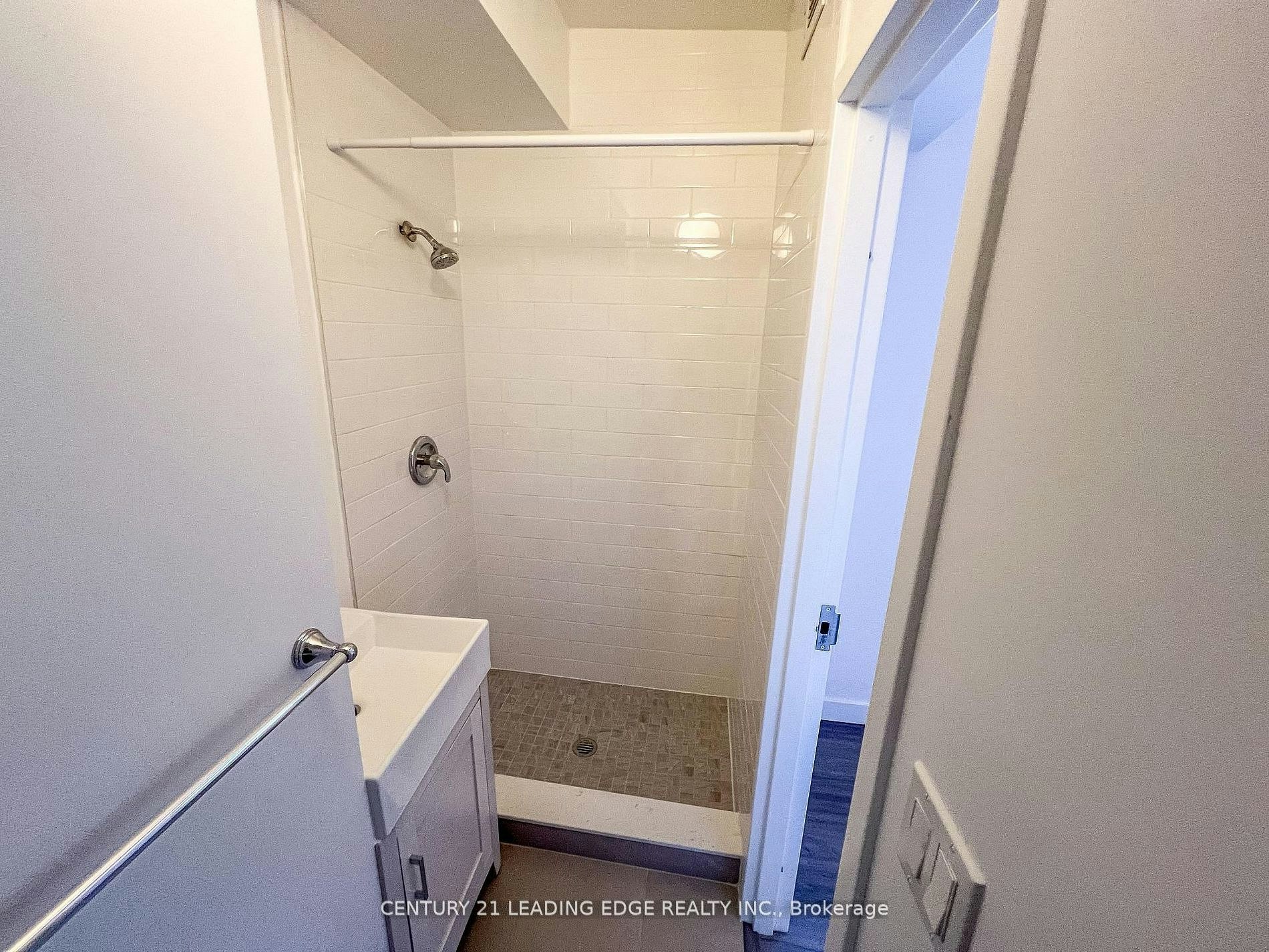 3-1 A Leonard Avenue, Toronto, ON, M5T 2P8 - 10