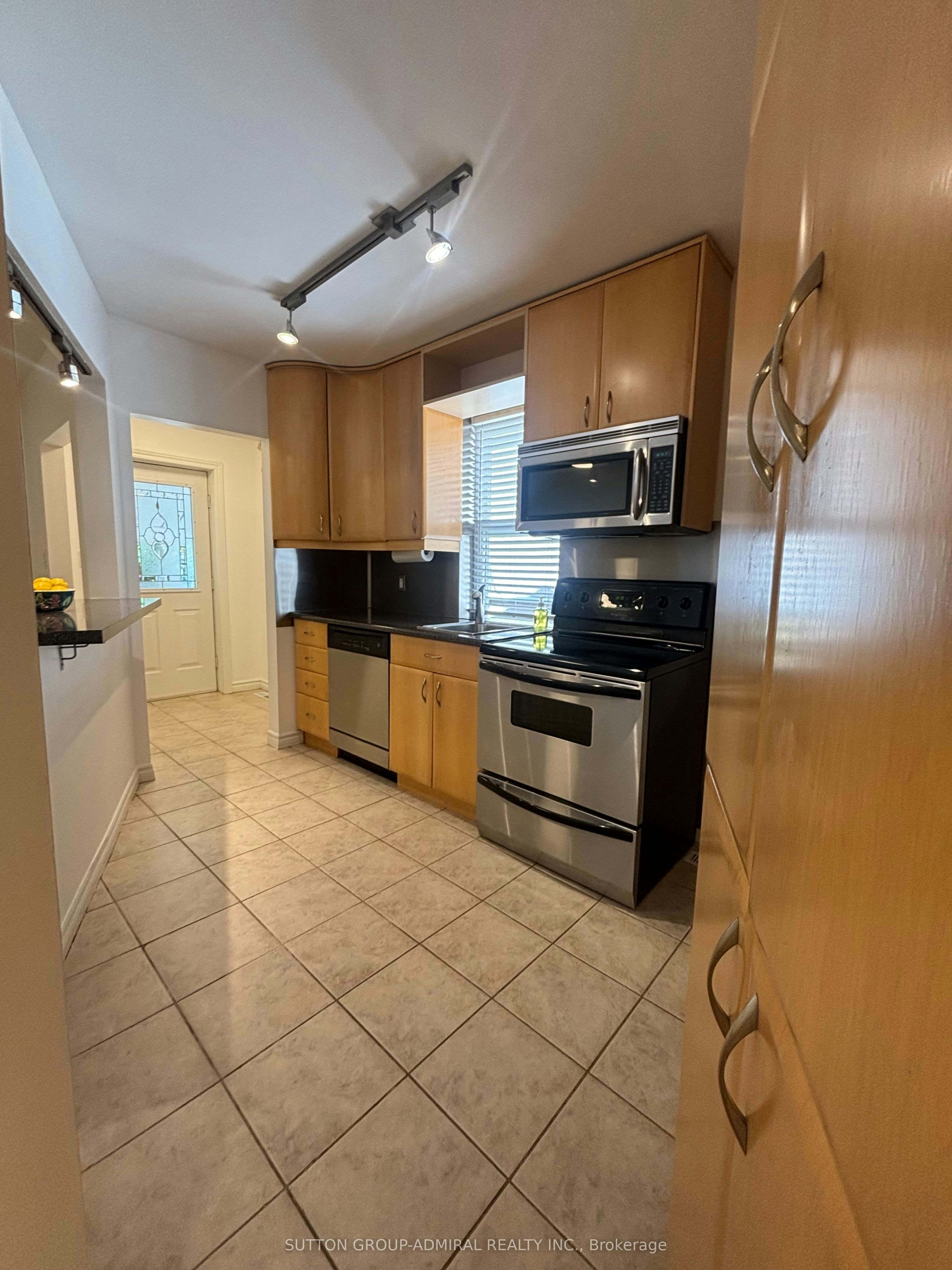 91 Rumsey Road, Toronto, ON, M4G 1P1 - 4