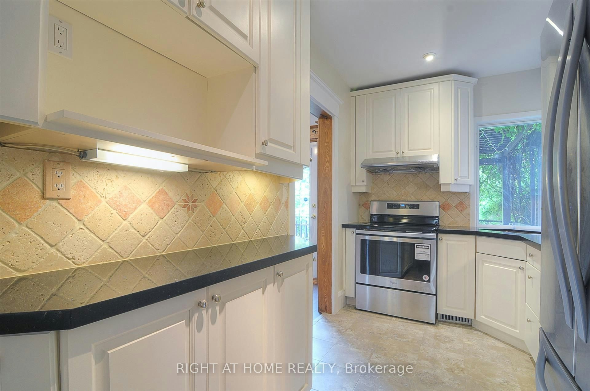 174 Hillsdale Avenue E, Toronto, ON, M4S 1T5 - 6