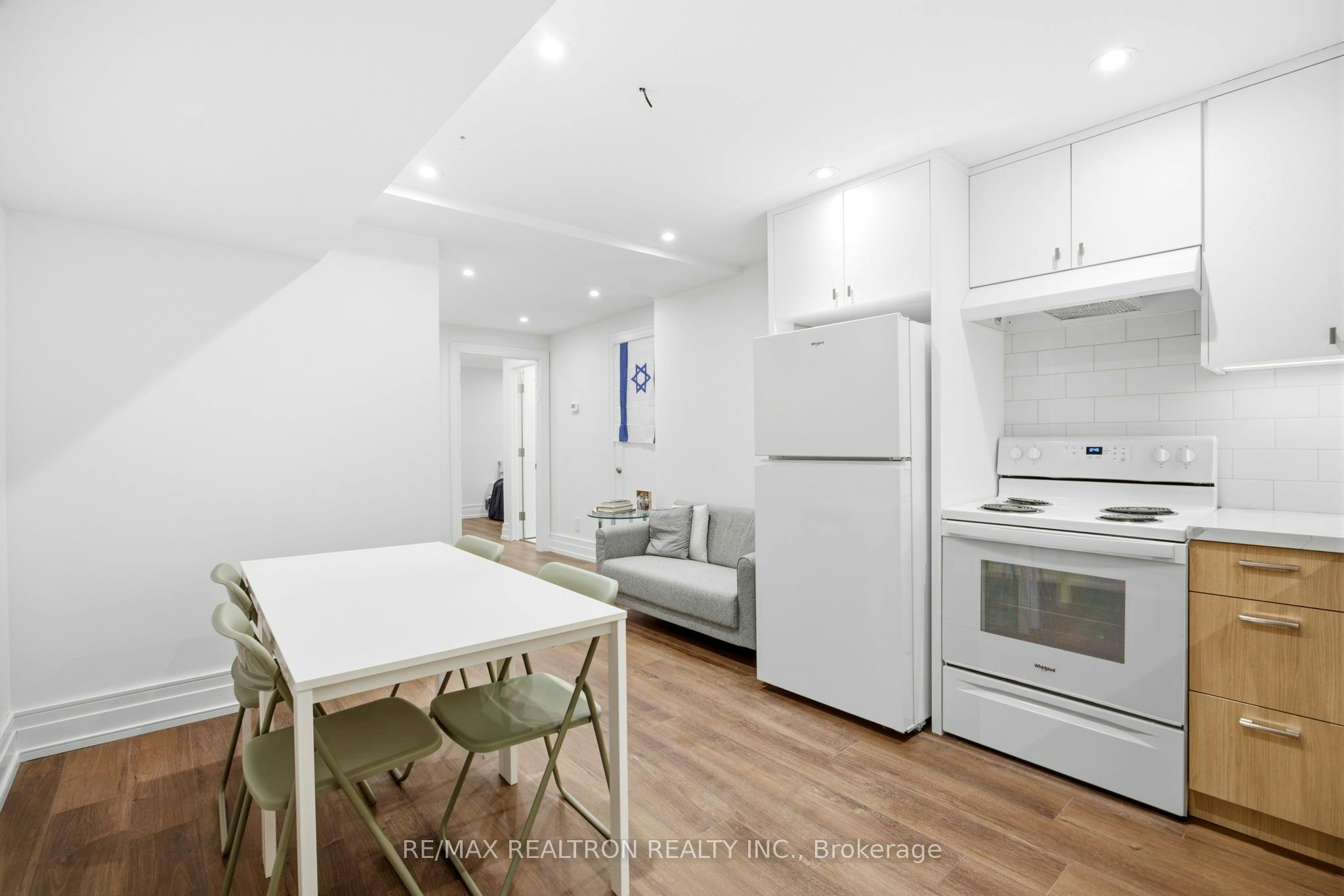 2-220 Hillhurst Boulevard, Toronto, ON, M5N 1P4