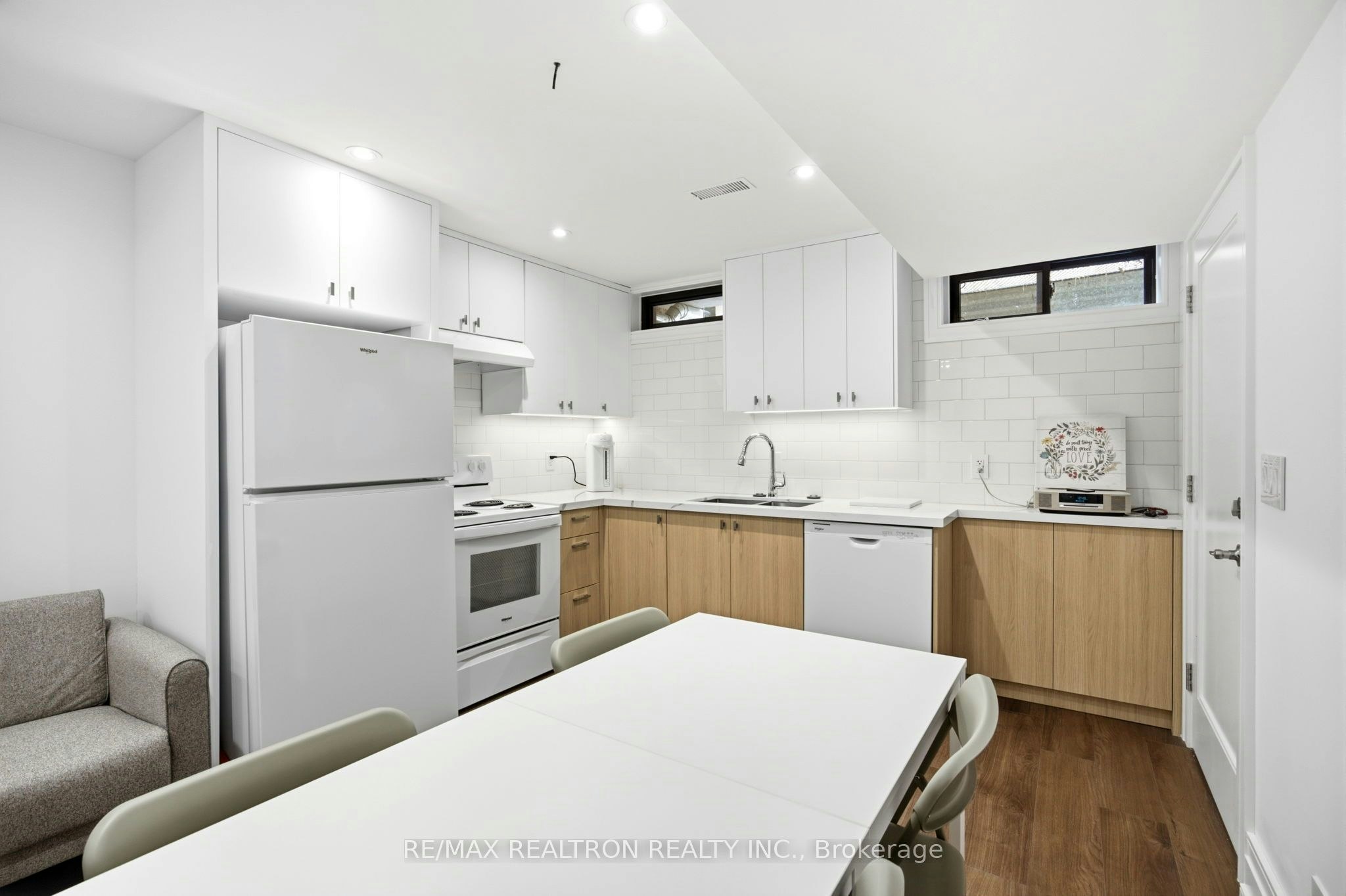 2-220 Hillhurst Boulevard, Toronto, ON, M5N 1P4 - 3