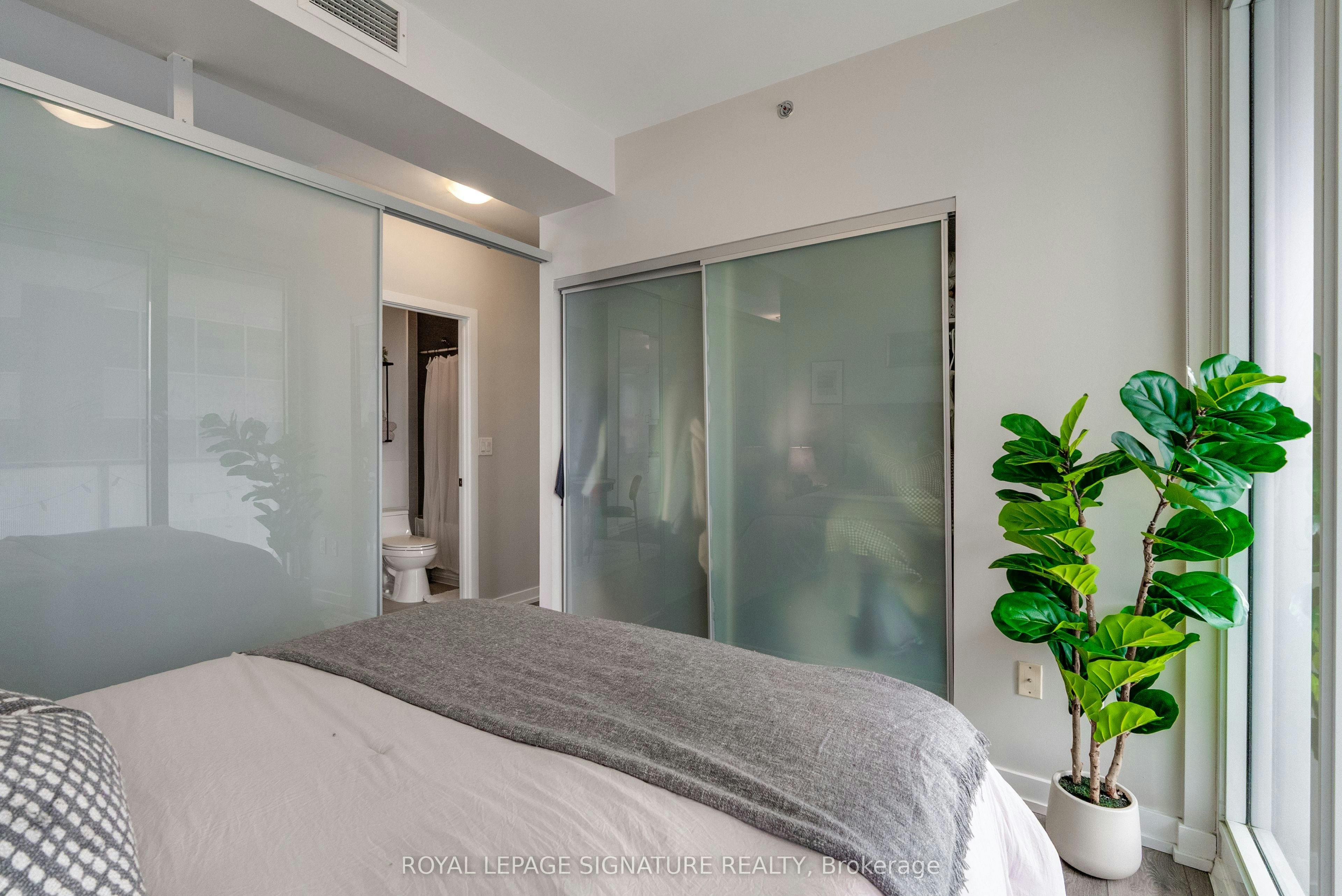 2503-426 University Avenue, Toronto, ON, M5G 1S9 - 10