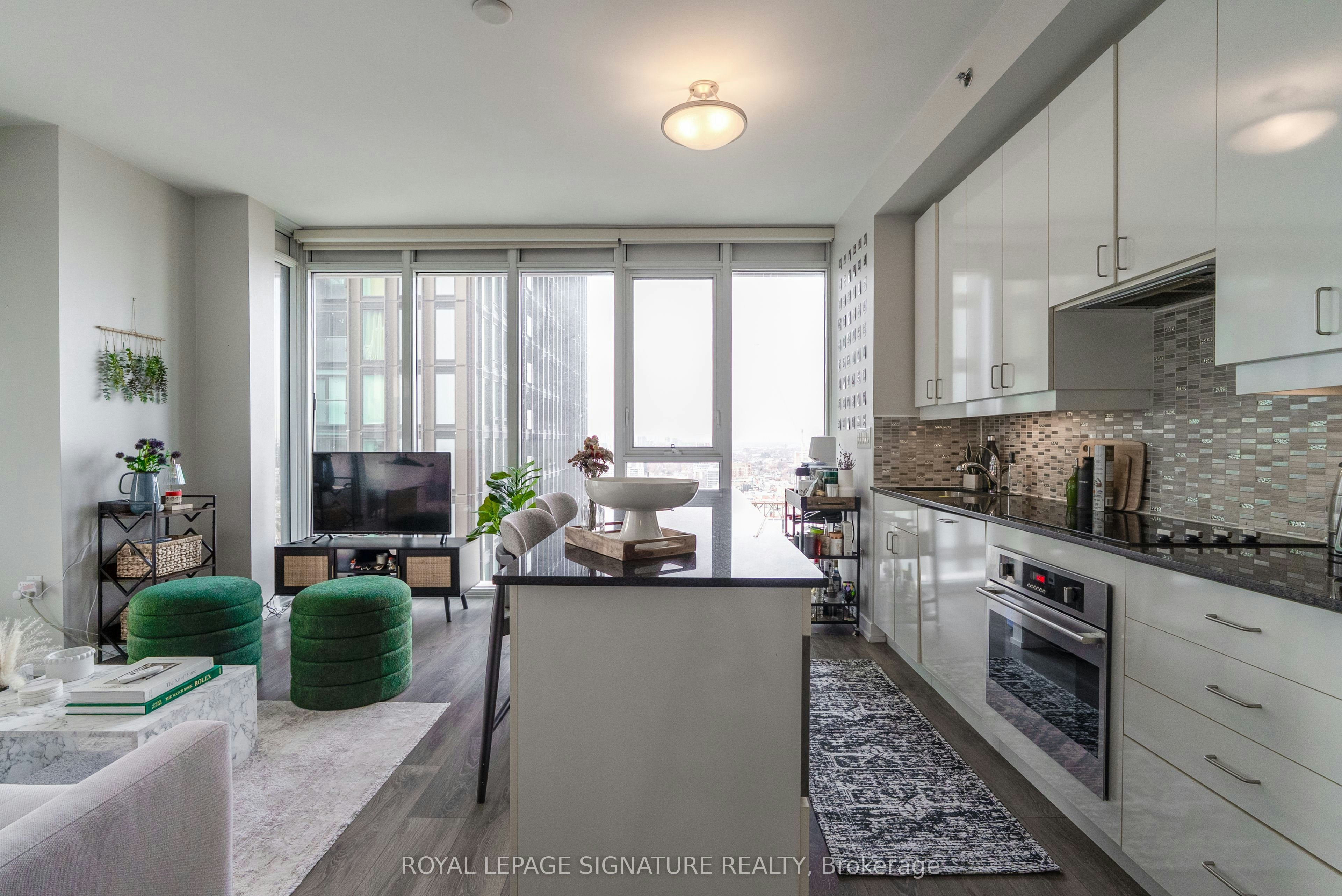 2503-426 University Avenue, Toronto, ON, M5G 1S9 - 4