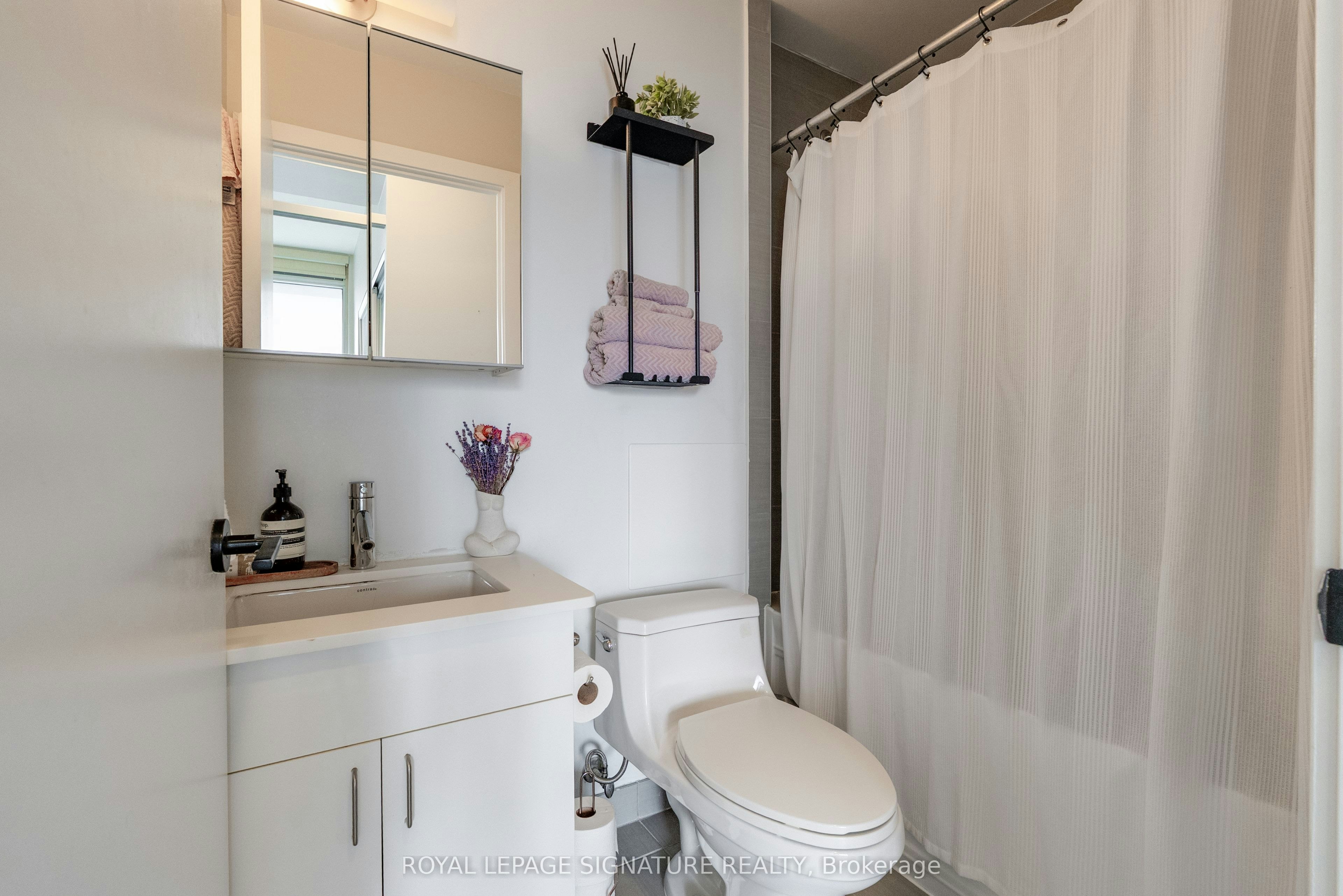 2503-426 University Avenue, Toronto, ON, M5G 1S9 - 13