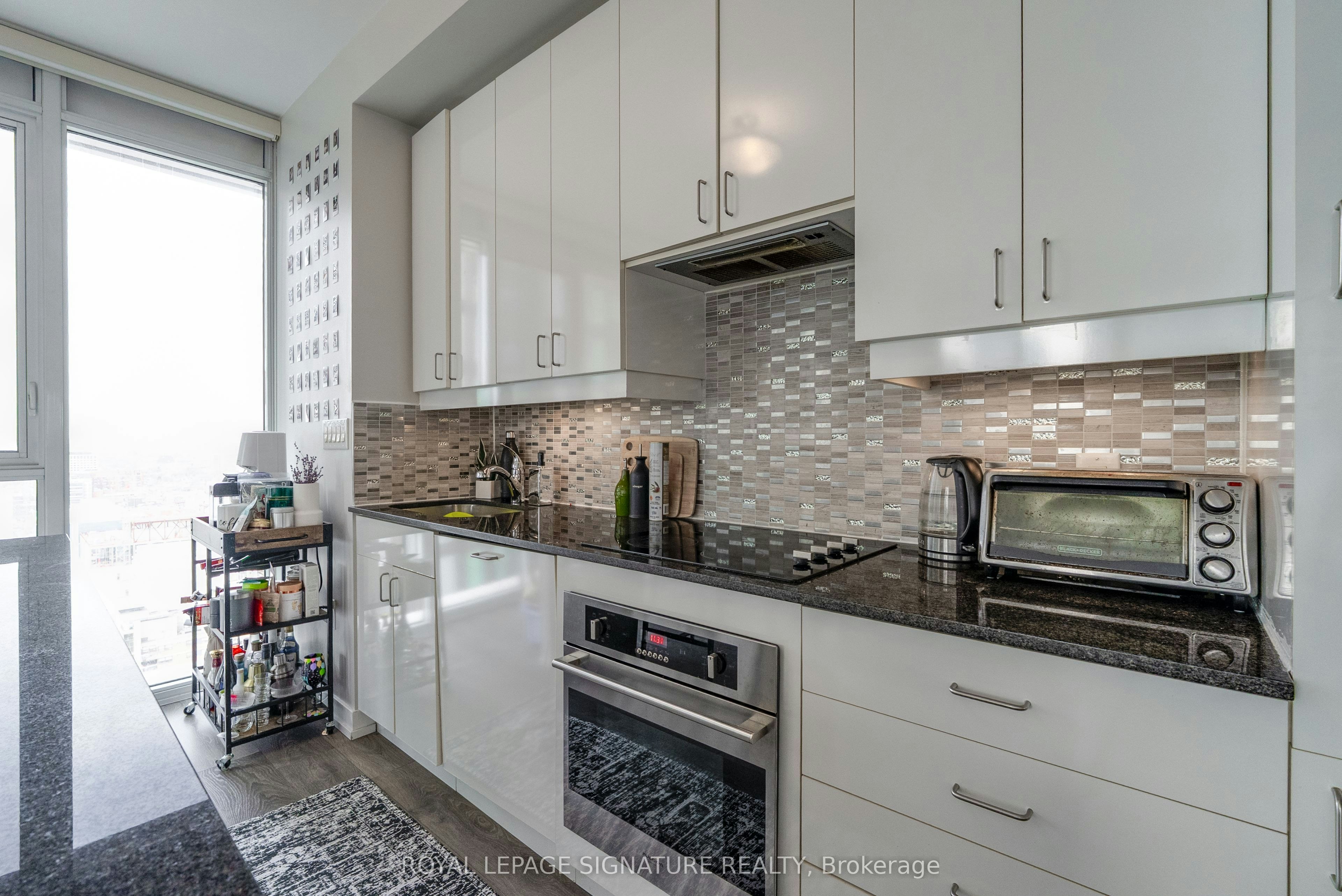 2503-426 University Avenue, Toronto, ON, M5G 1S9 - 5