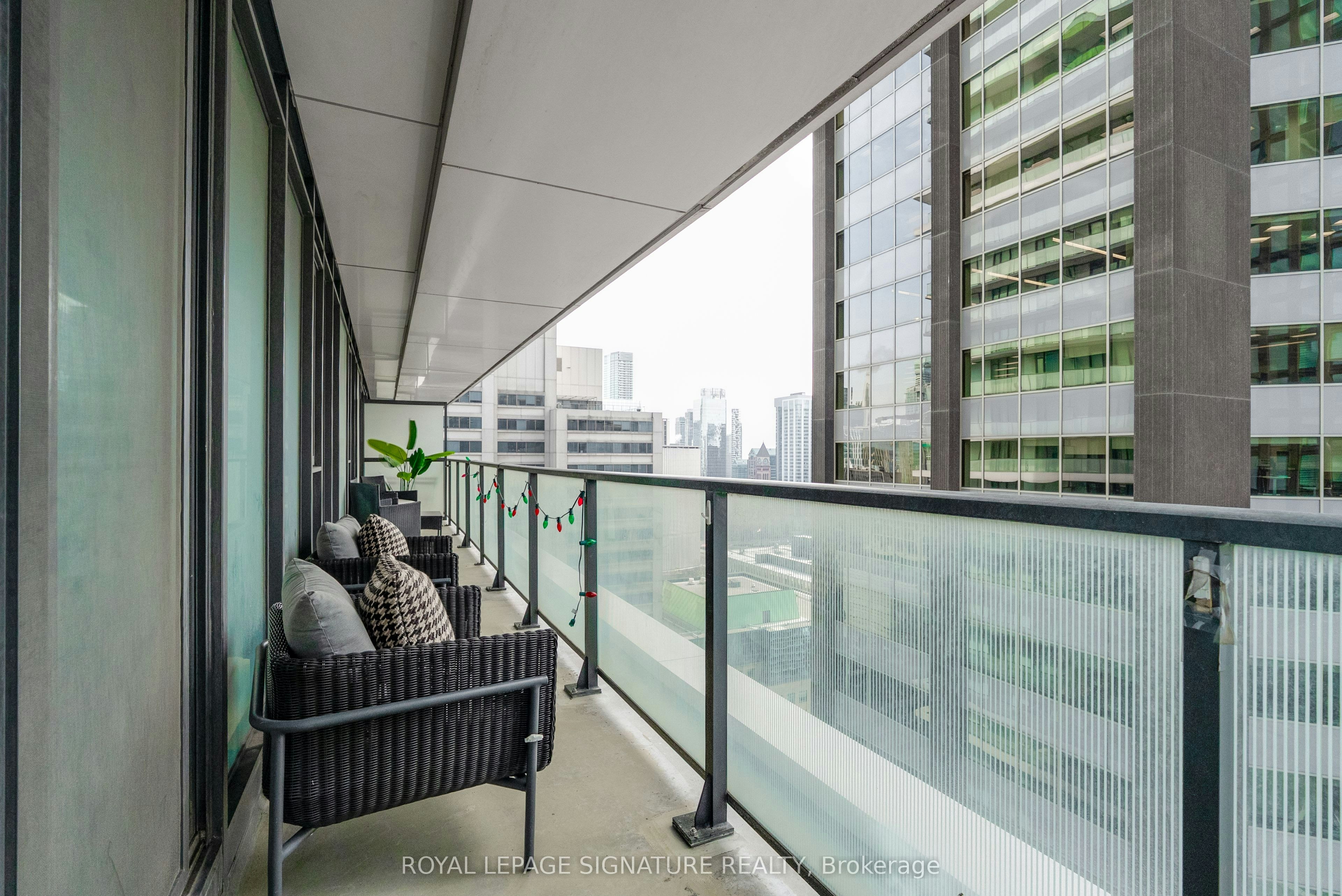2503-426 University Avenue, Toronto, ON, M5G 1S9 - 16