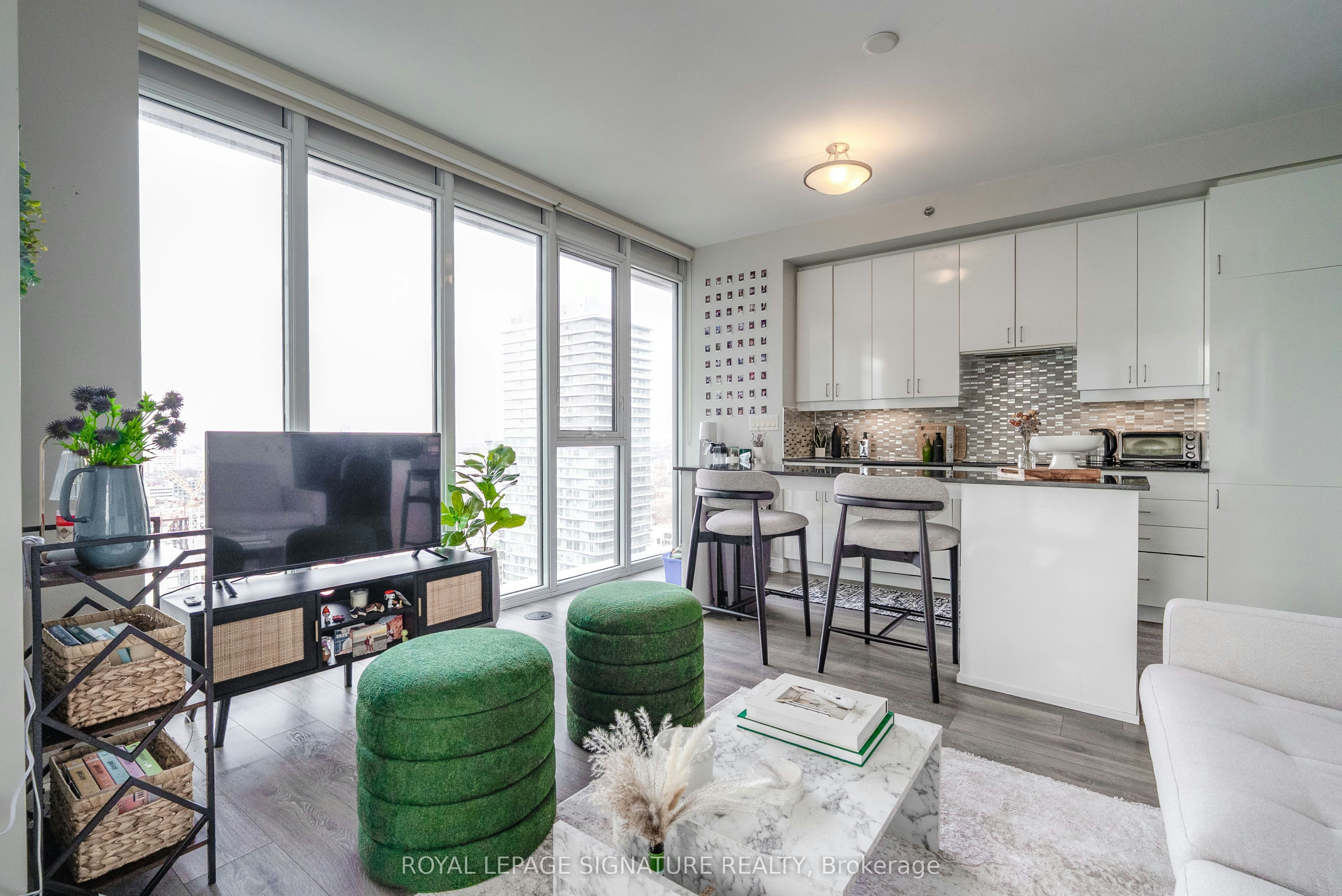 2503-426 University Avenue, Toronto, ON, M5G 1S9 - 3