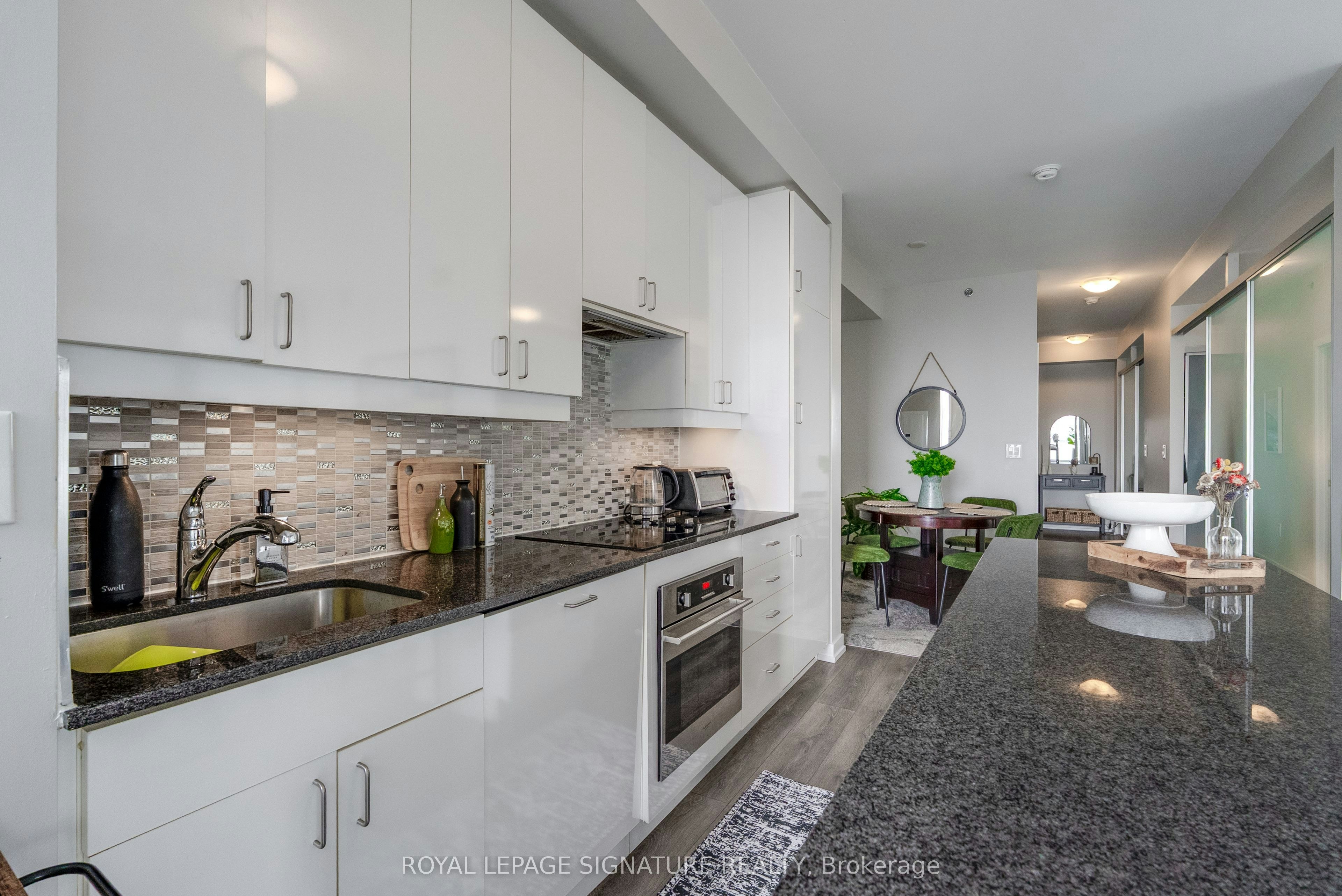 2503-426 University Avenue, Toronto, ON, M5G 1S9 - 6