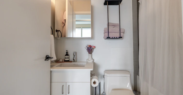 2503-426 University Avenue, Toronto, ON, M5G 1S9 - 12
