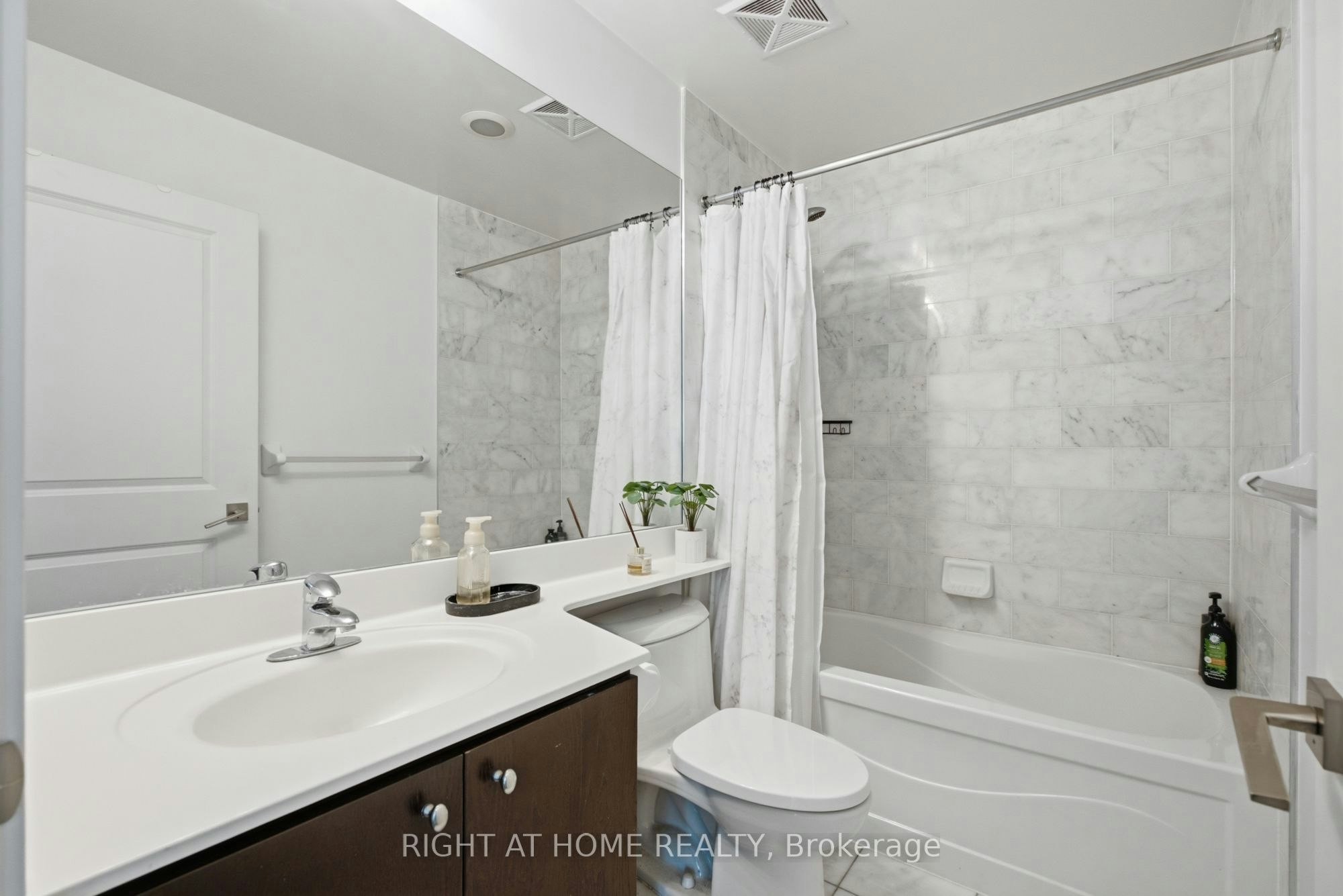 1407-1 Scott Street, Toronto, ON, M5E 1A1 - 23