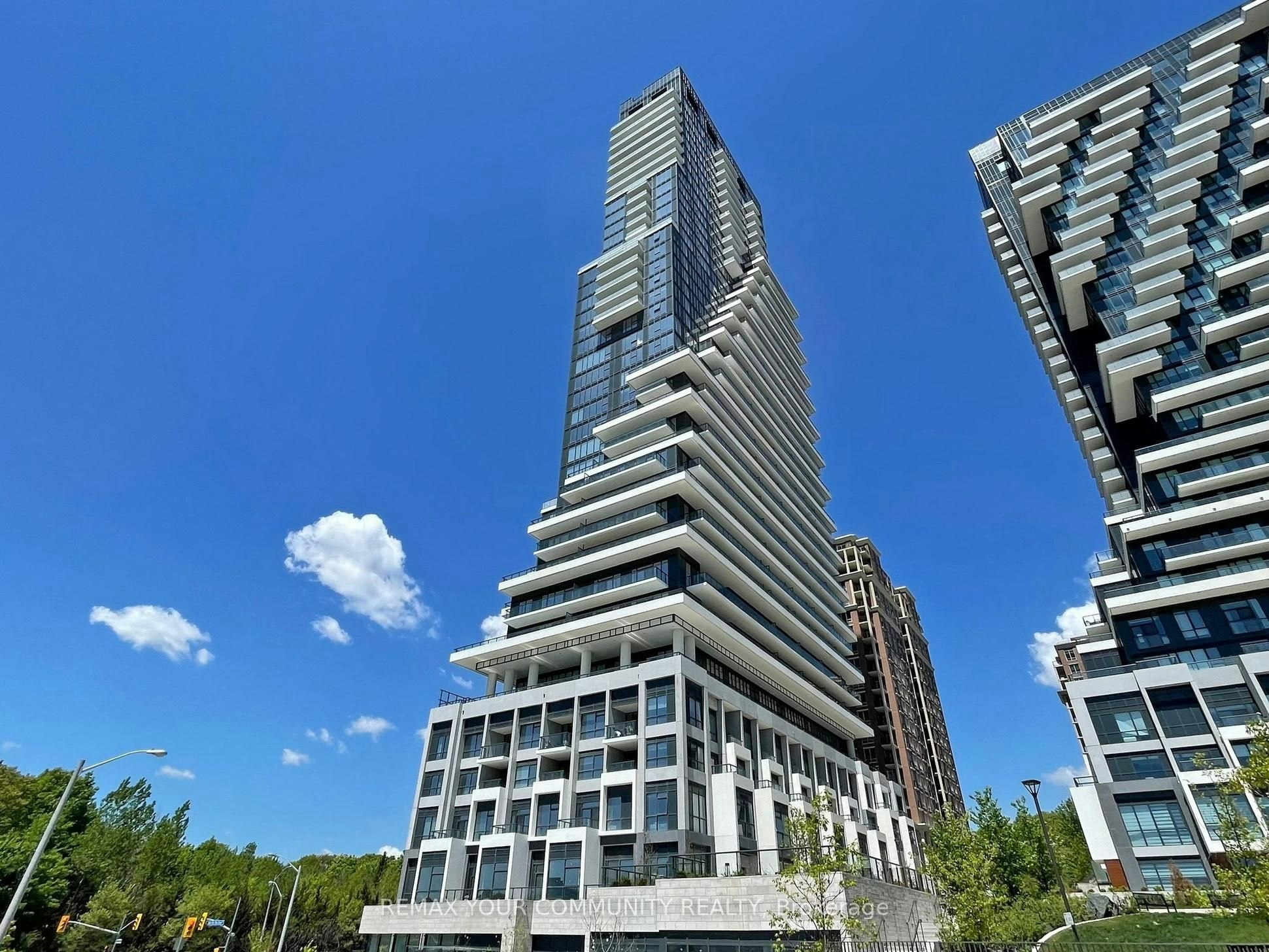 110-10 Inn ON The Park Drive, Toronto, ON, M3C 0P9