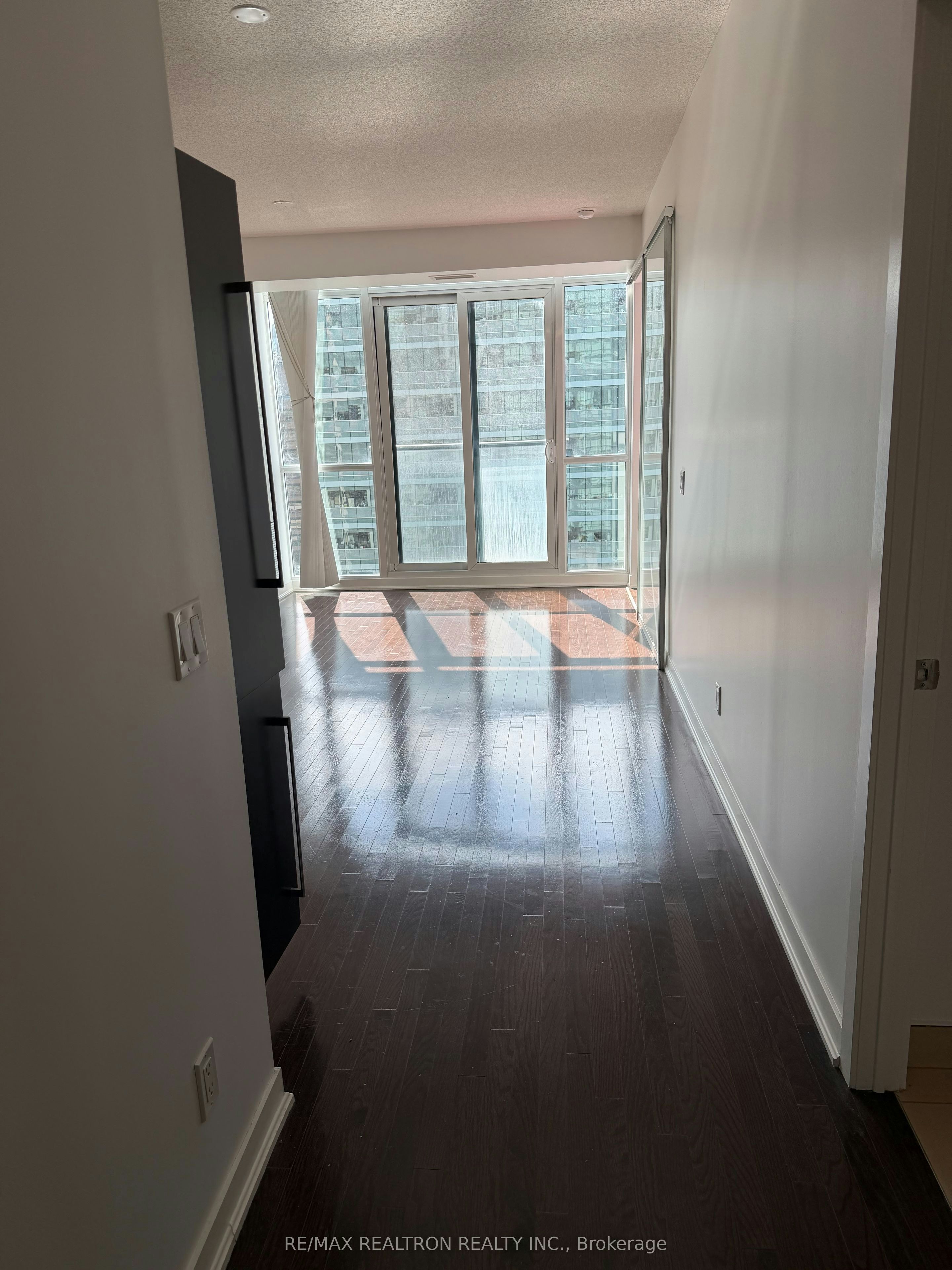 1611-770 Bay Street, Toronto, ON, M5G 0A6 - 17