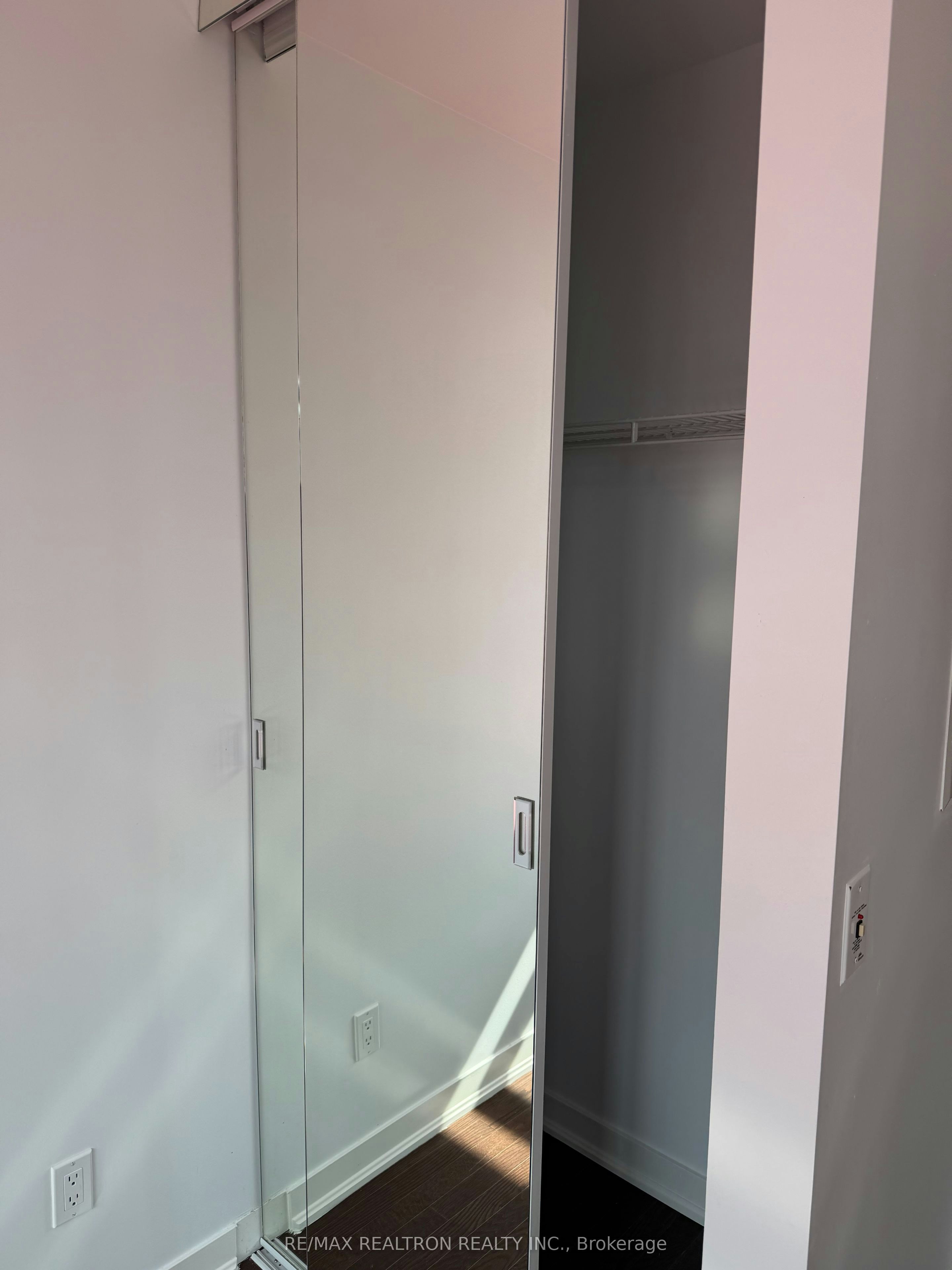 1611-770 Bay Street, Toronto, ON, M5G 0A6 - 16