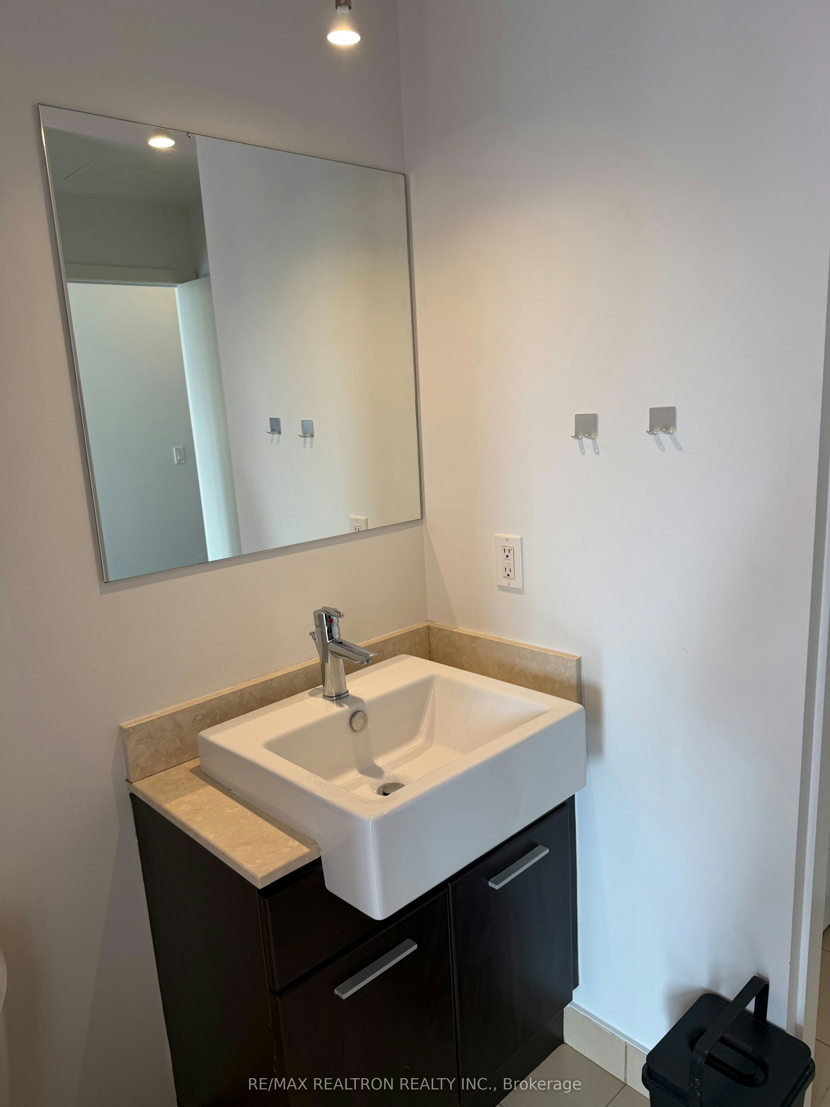1611-770 Bay Street, Toronto, ON, M5G 0A6 - 23