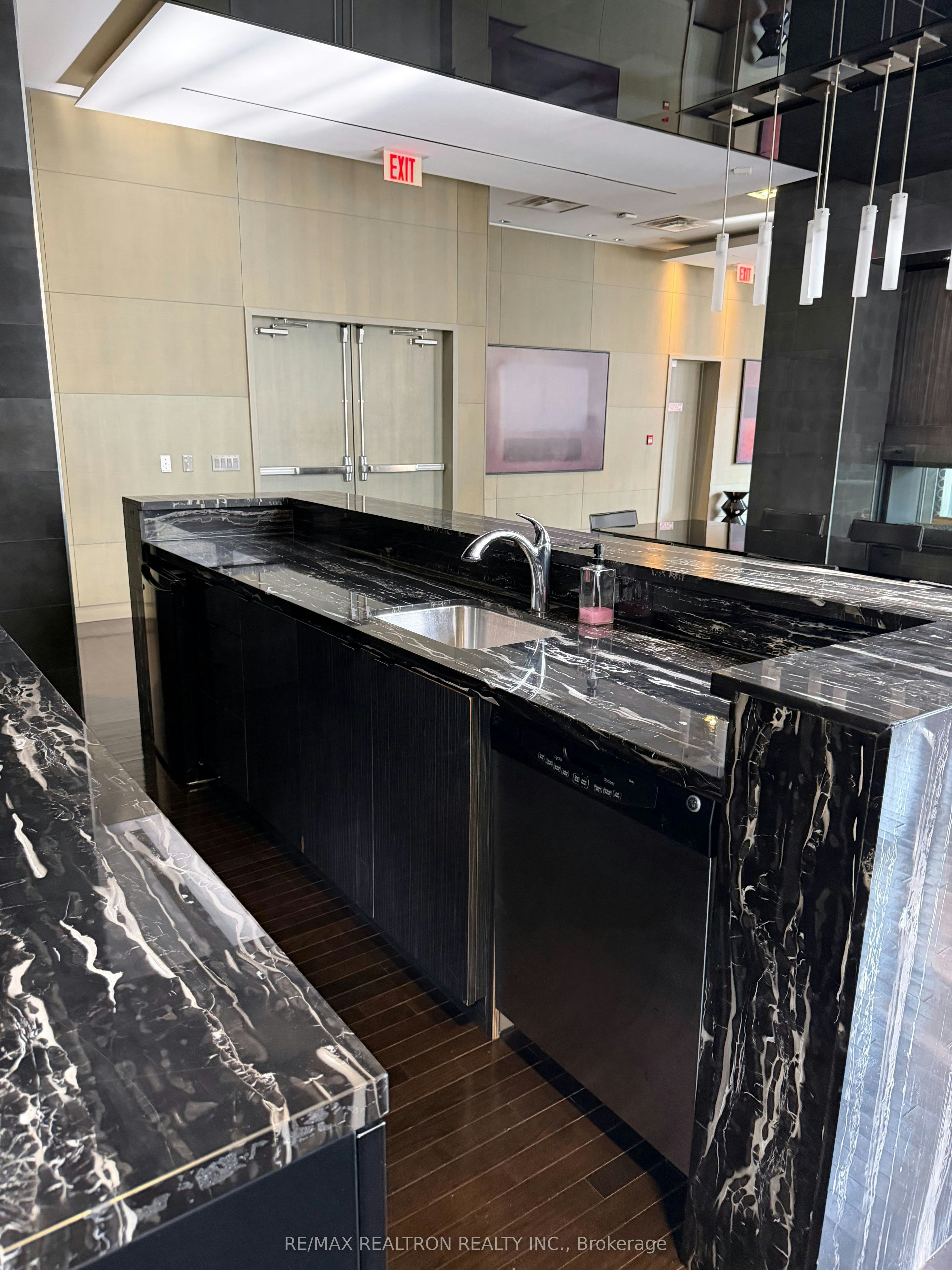 1611-770 Bay Street, Toronto, ON, M5G 0A6 - 7