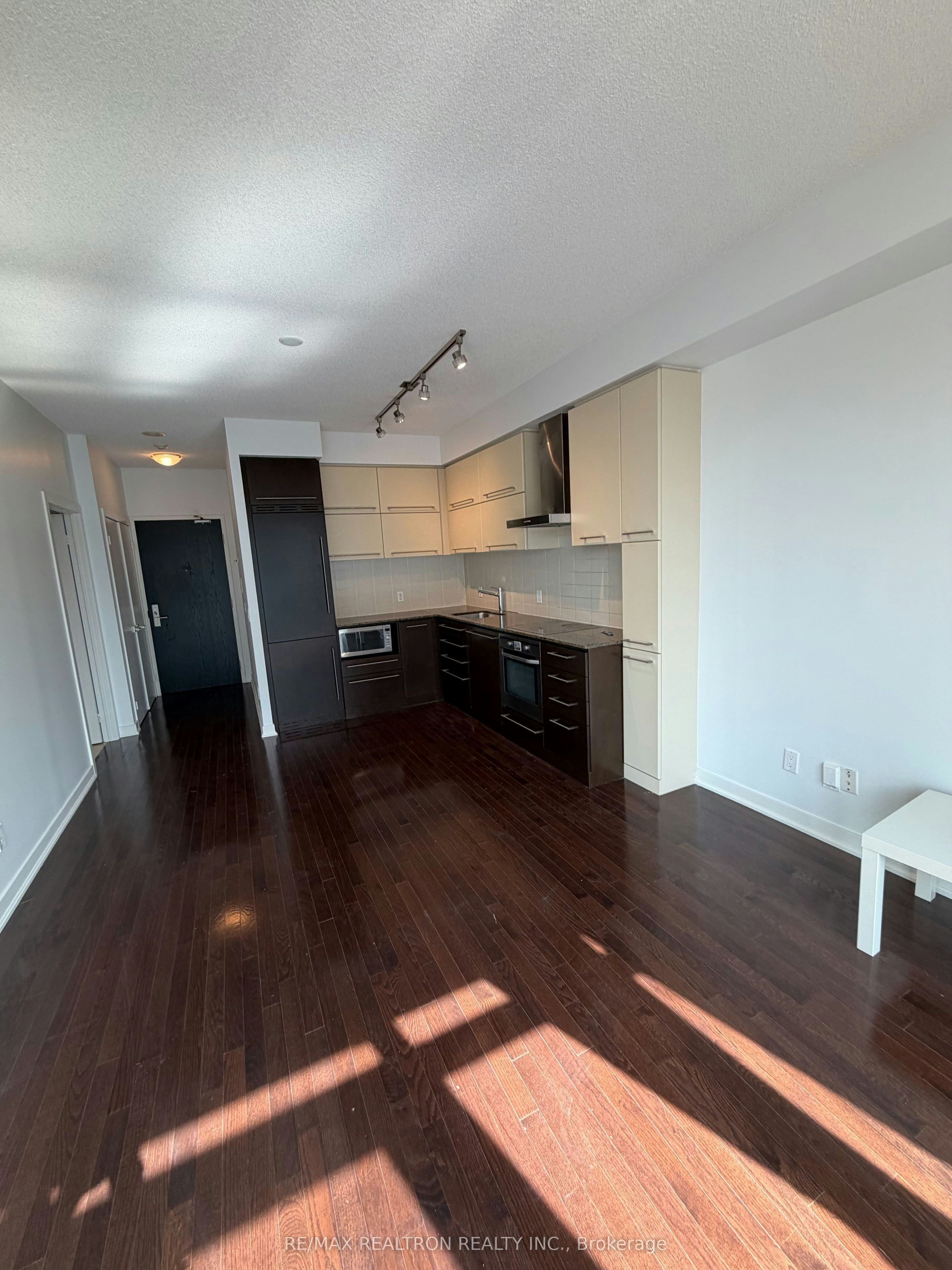 1611-770 Bay Street, Toronto, ON, M5G 0A6 - 27