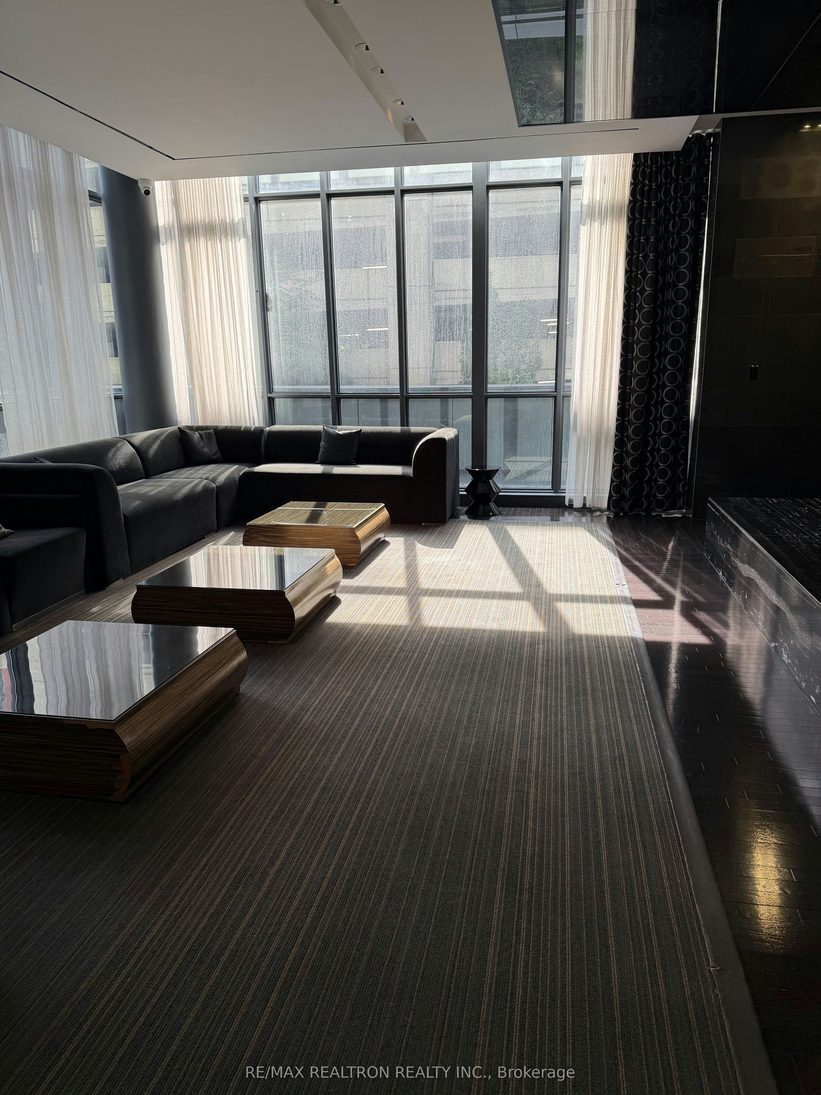 1611-770 Bay Street, Toronto, ON, M5G 0A6 - 10