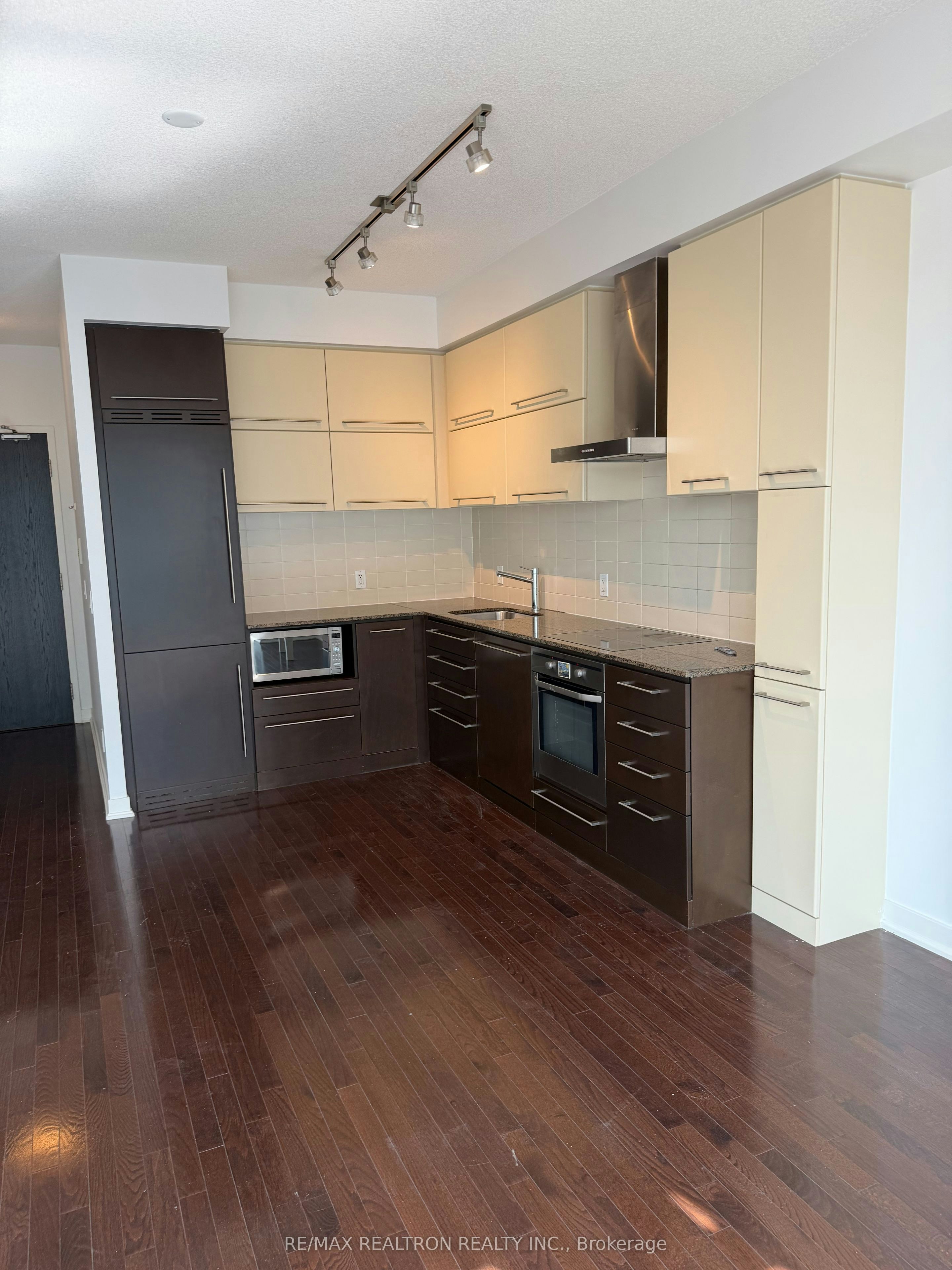 1611-770 Bay Street, Toronto, ON, M5G 0A6 - 20