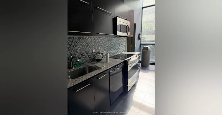 1611-770 Bay Street, Toronto, ON, M5G 0A6 - 8