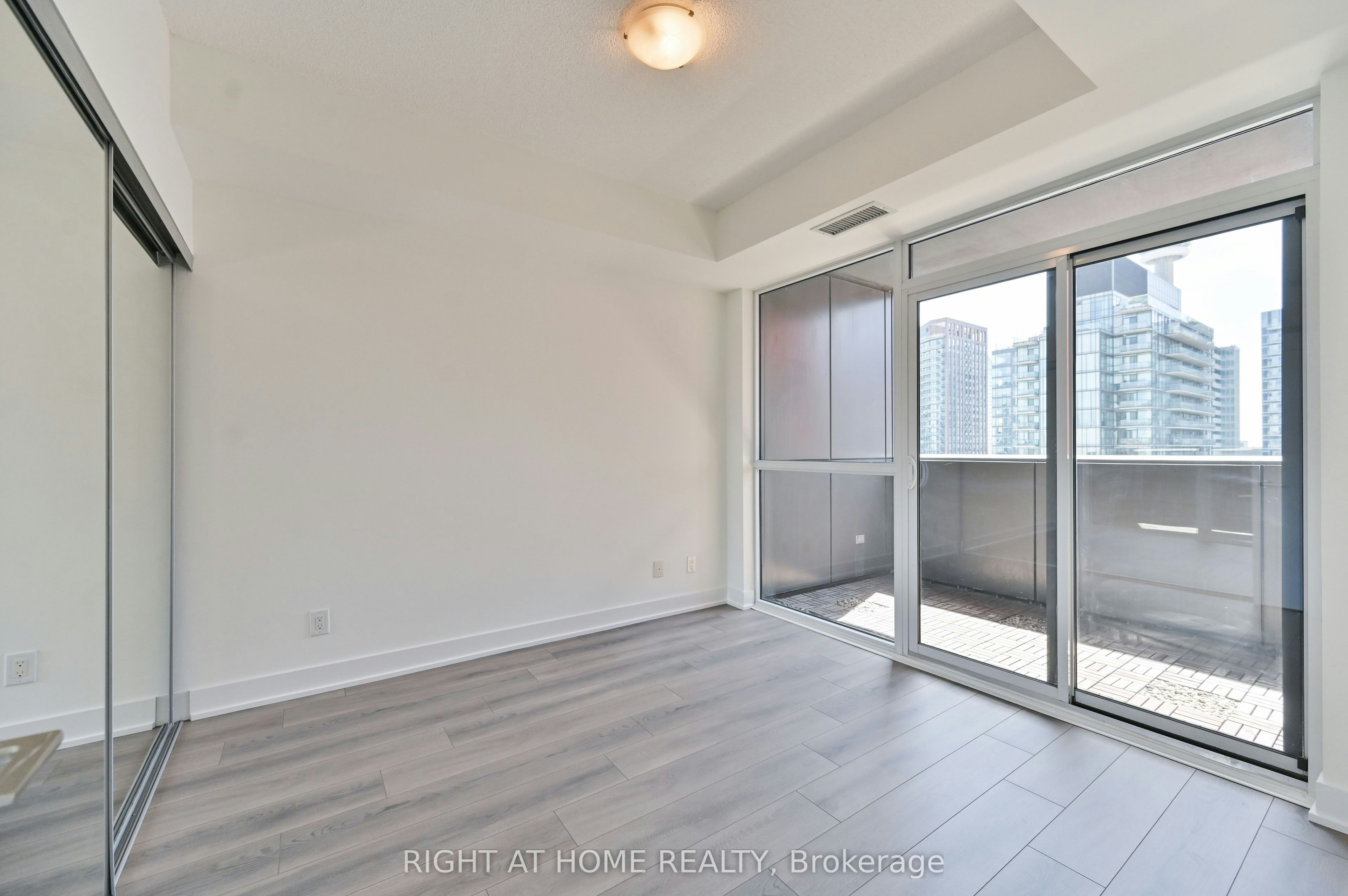 3506-318 Richmond Street W, Toronto, ON, M5V 0B4 - 8