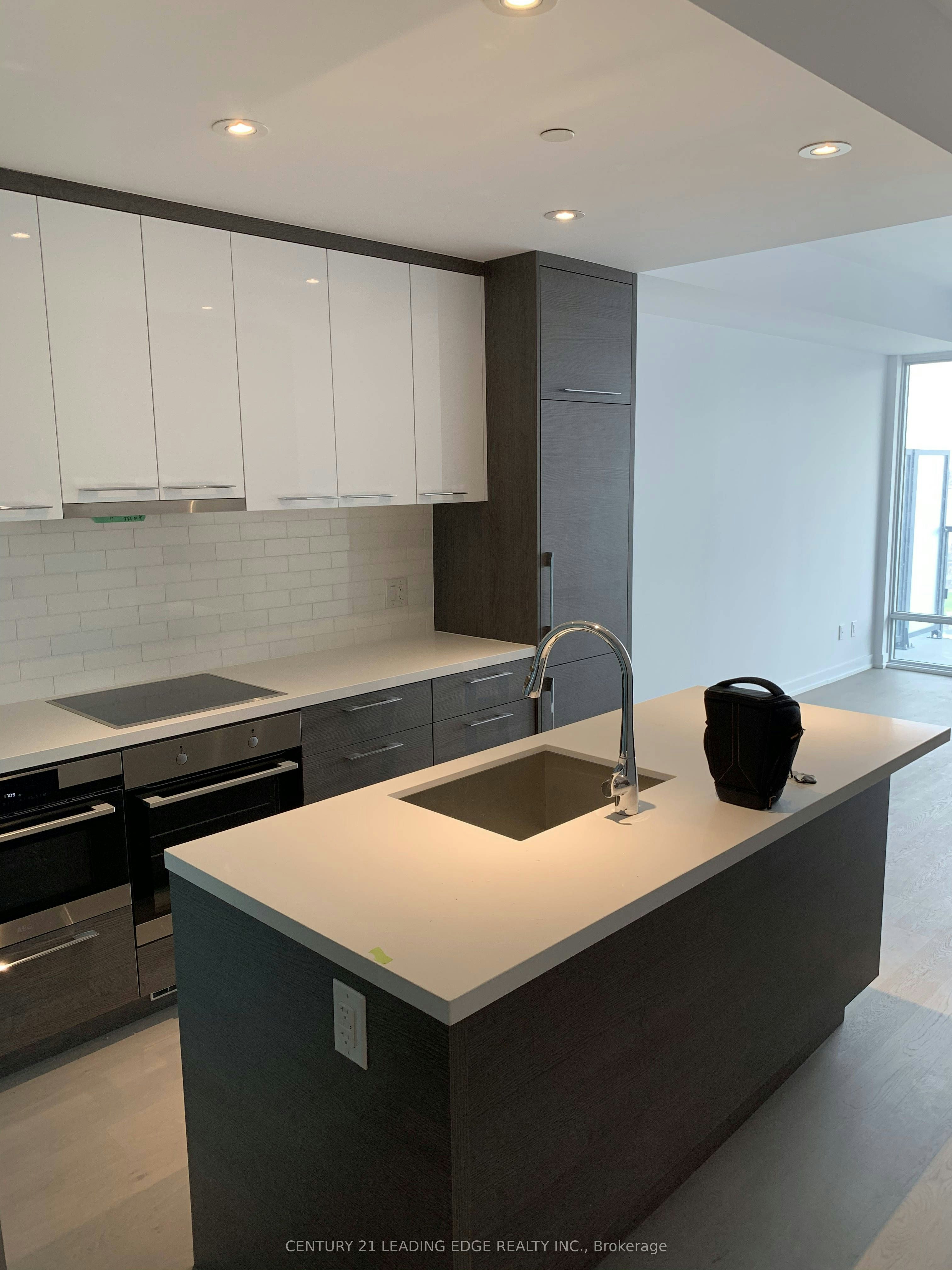 3301-488 University Avenue, Toronto, ON, M5G 0C1 - 7