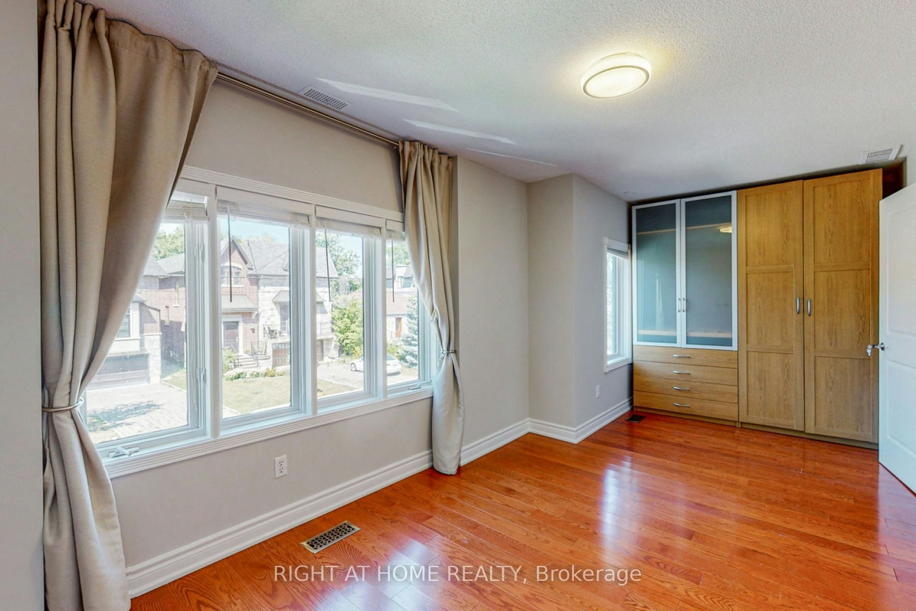 183 Cameron Avenue, Toronto, ON, M2N 1E6 - 11