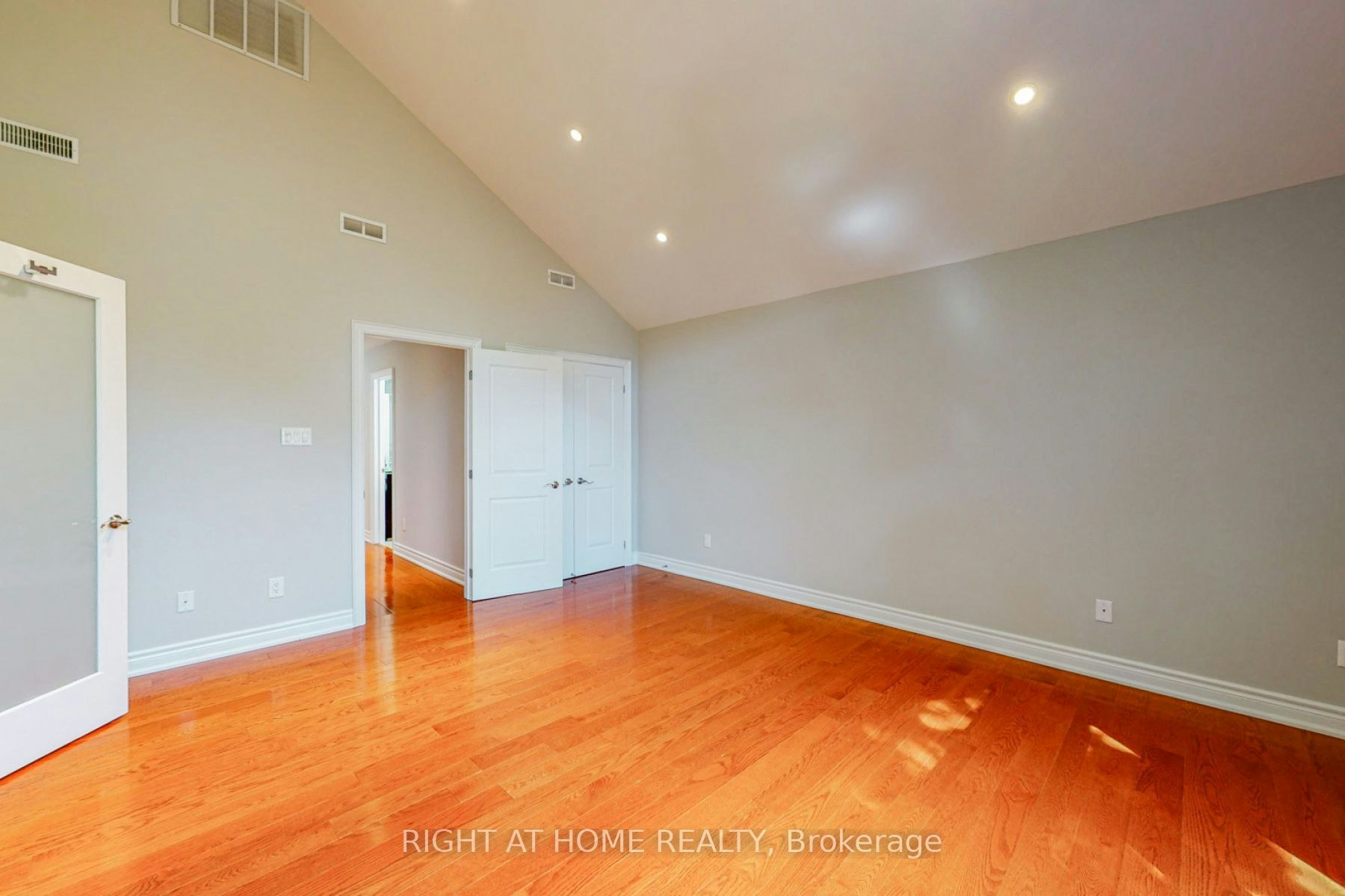 183 Cameron Avenue, Toronto, ON, M2N 1E6 - 18
