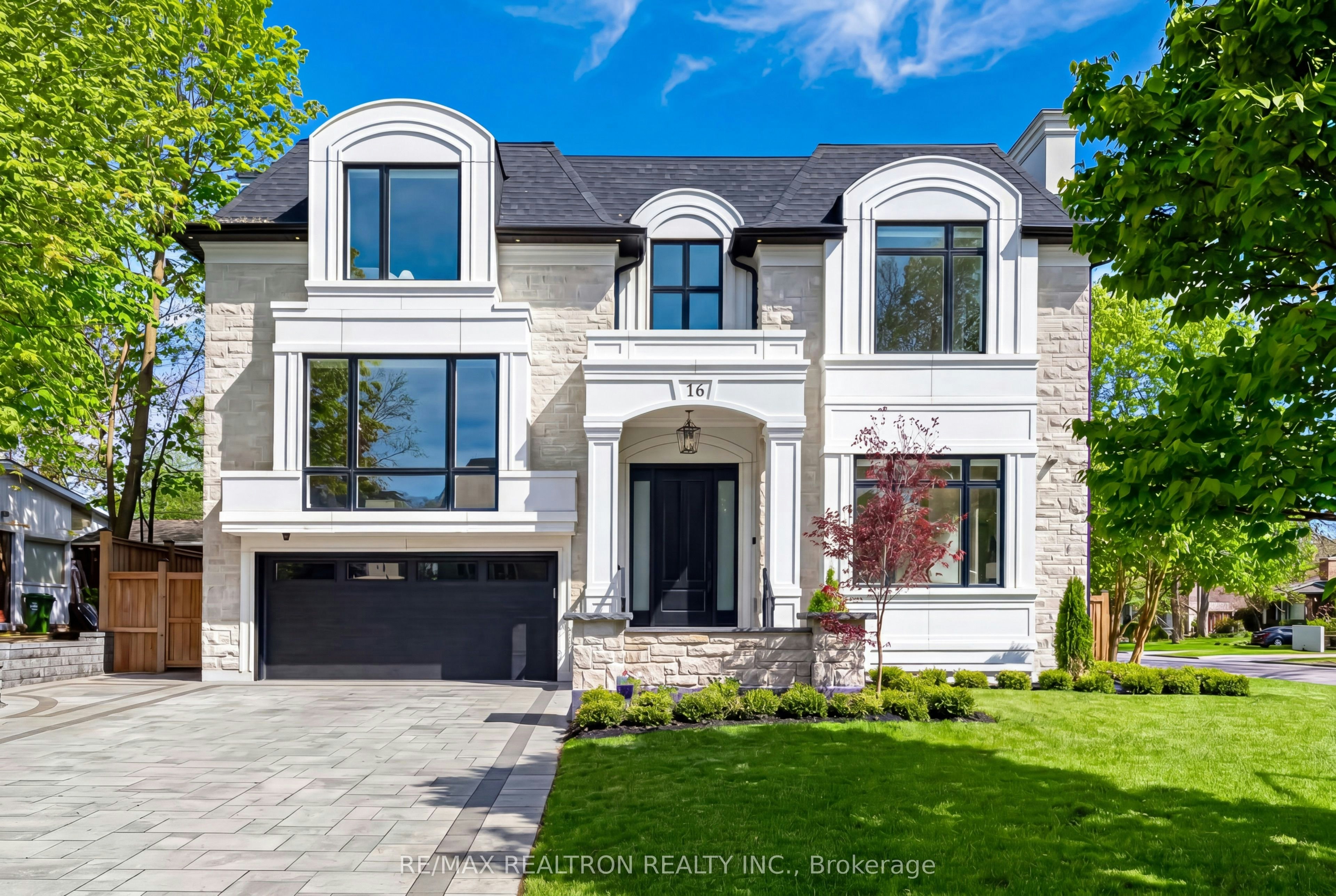 16 Ballyronan Road, Toronto, ON, M3B 1V1