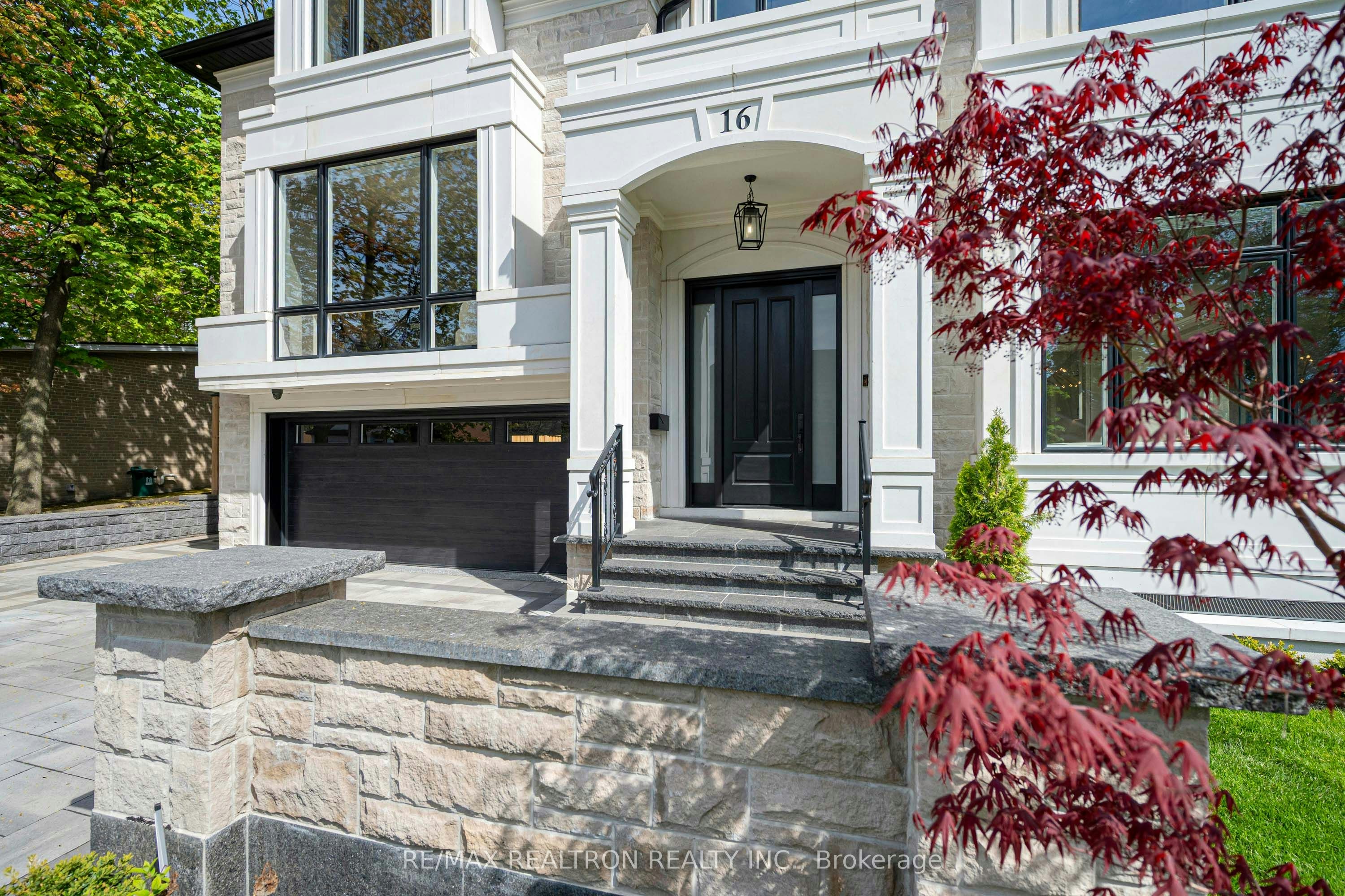 16 Ballyronan Road, Toronto, ON, M3B 1V1