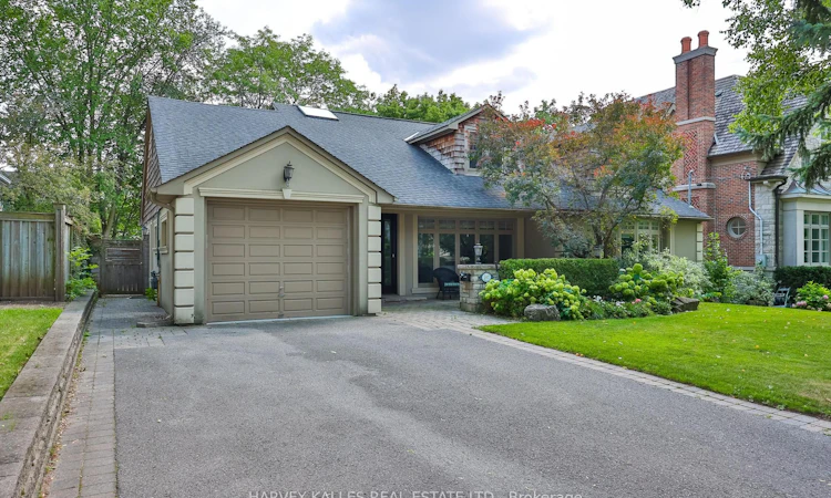 107 Stratford Crescent