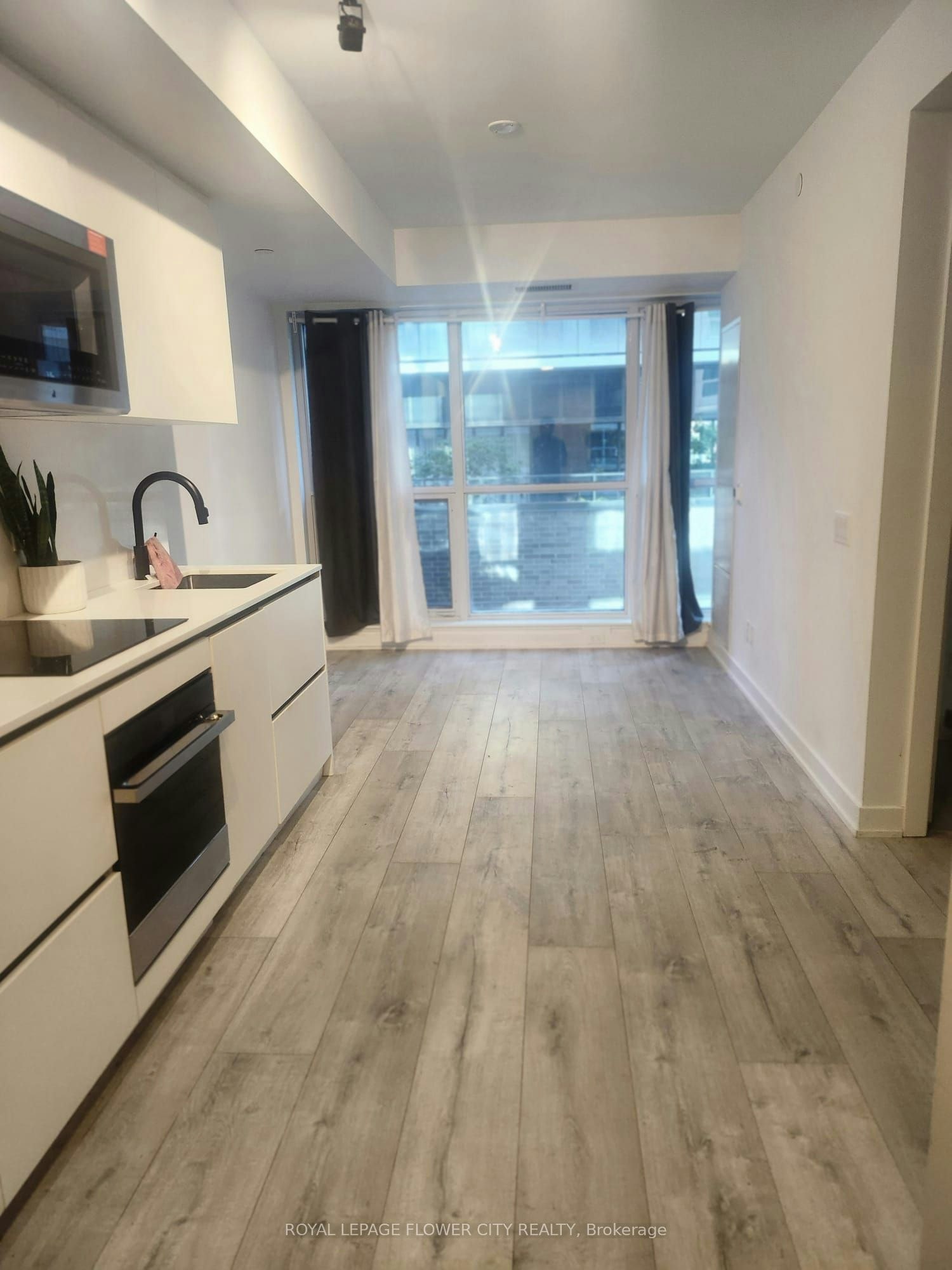 704-327 King Street W, Toronto, ON, M5V 0W7 - 5