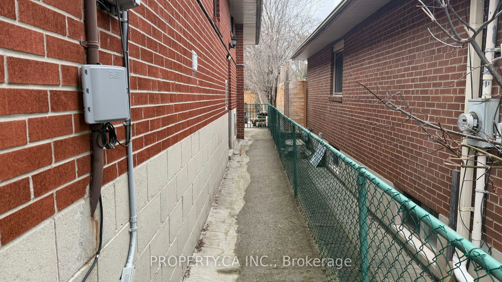 Lower Level-46 Hove Street, Toronto, ON, M3H 4Y9 - 2