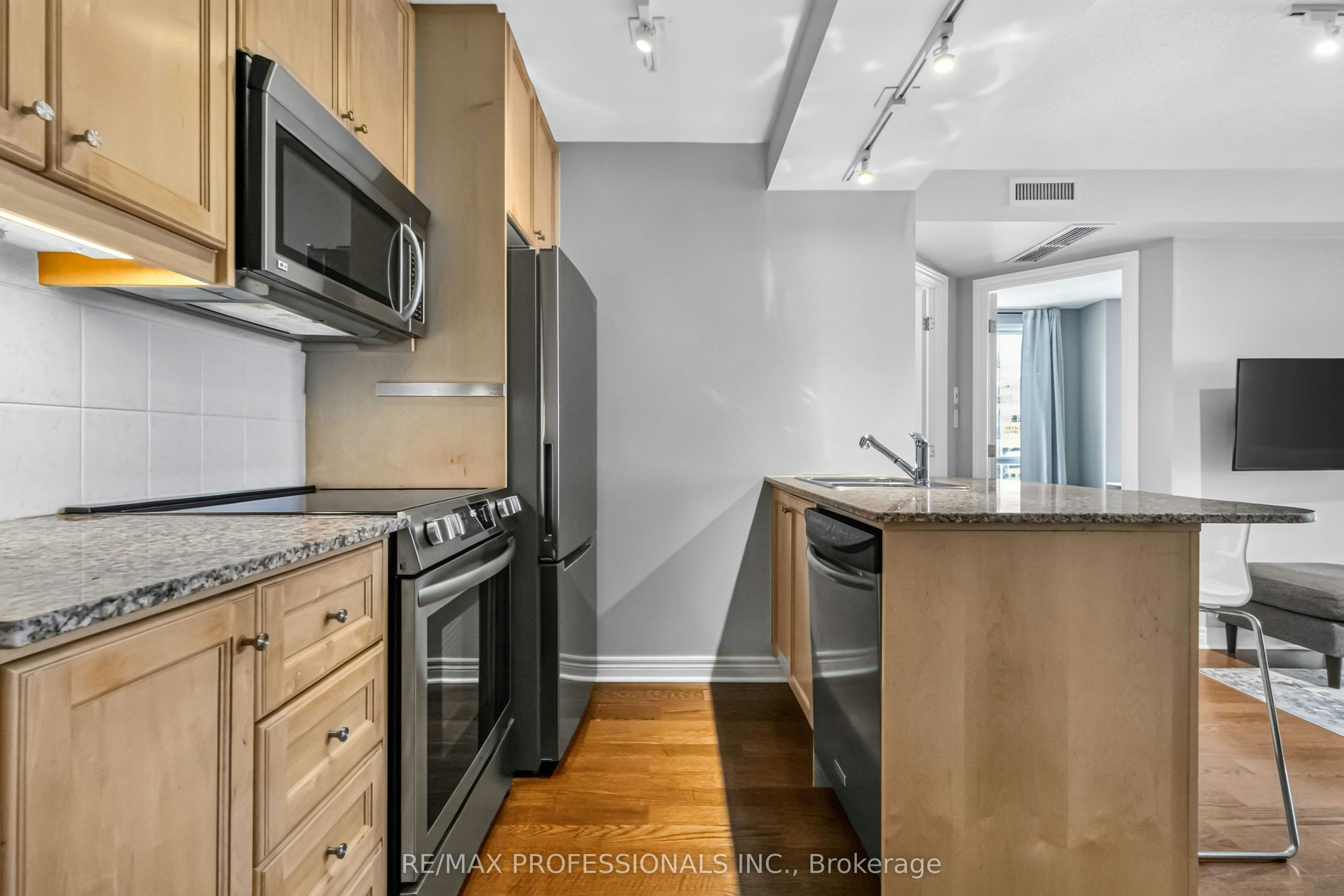 601-100 Hayden Street, Toronto, ON, M4Y 3C7 - 6