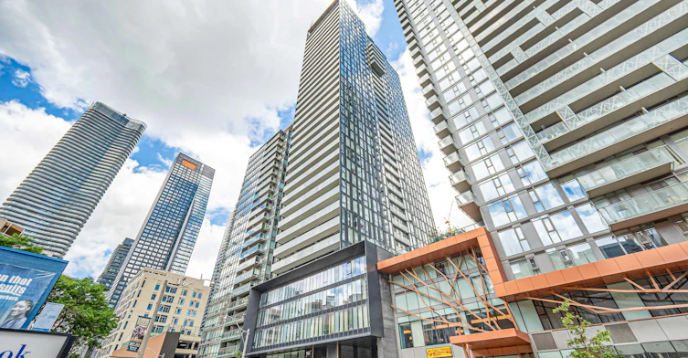 3208-28 Wellesley Street E, Toronto, ON, M4Y 0C4