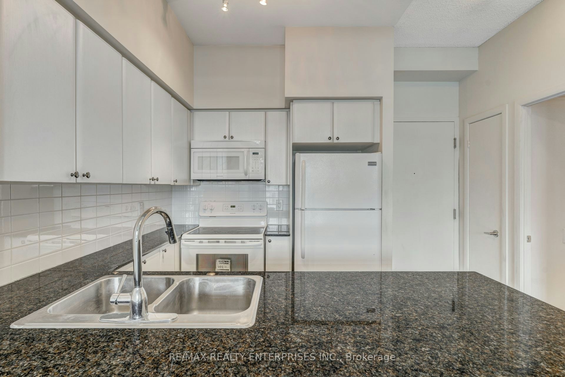 1015-525 Wilson Avenue, Toronto, ON, M3H 0A7 - 9