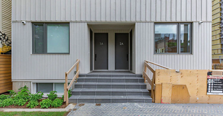 3a-45 Bellevue Avenue, Toronto, ON, M5T 2N5 - 3