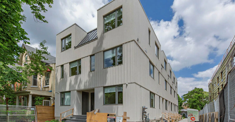 3a-45 Bellevue Avenue, Toronto, ON, M5T 2N5
