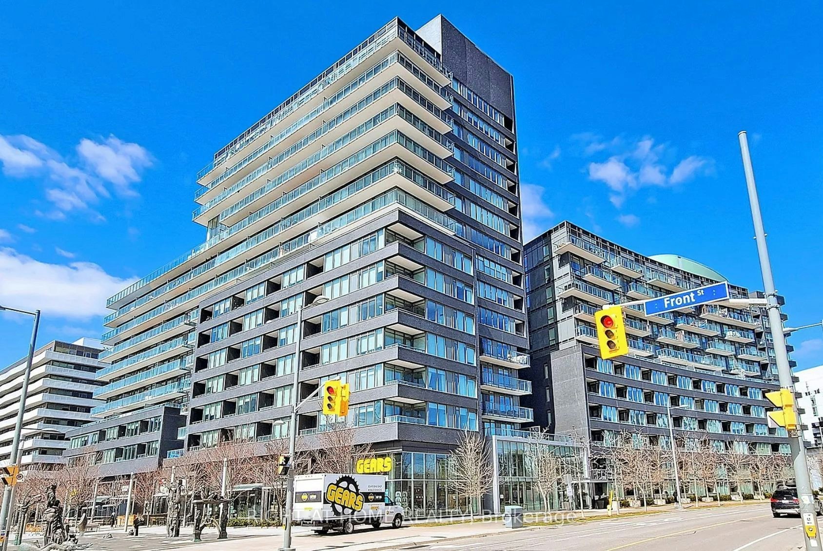 N525-120 Bayview Avenue, Toronto, ON, M5A 0G4