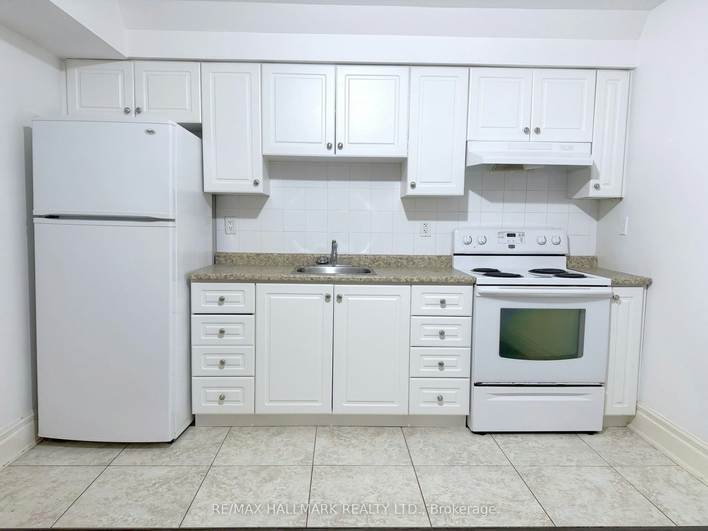 Basement 2-22 Roberta Drive, Toronto, ON, M6A 2J5 - 4
