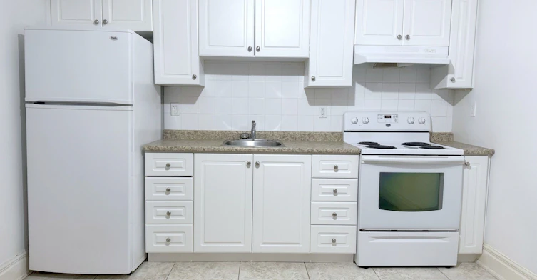 Basement 2-22 Roberta Drive, Toronto, ON, M6A 2J5 - 4
